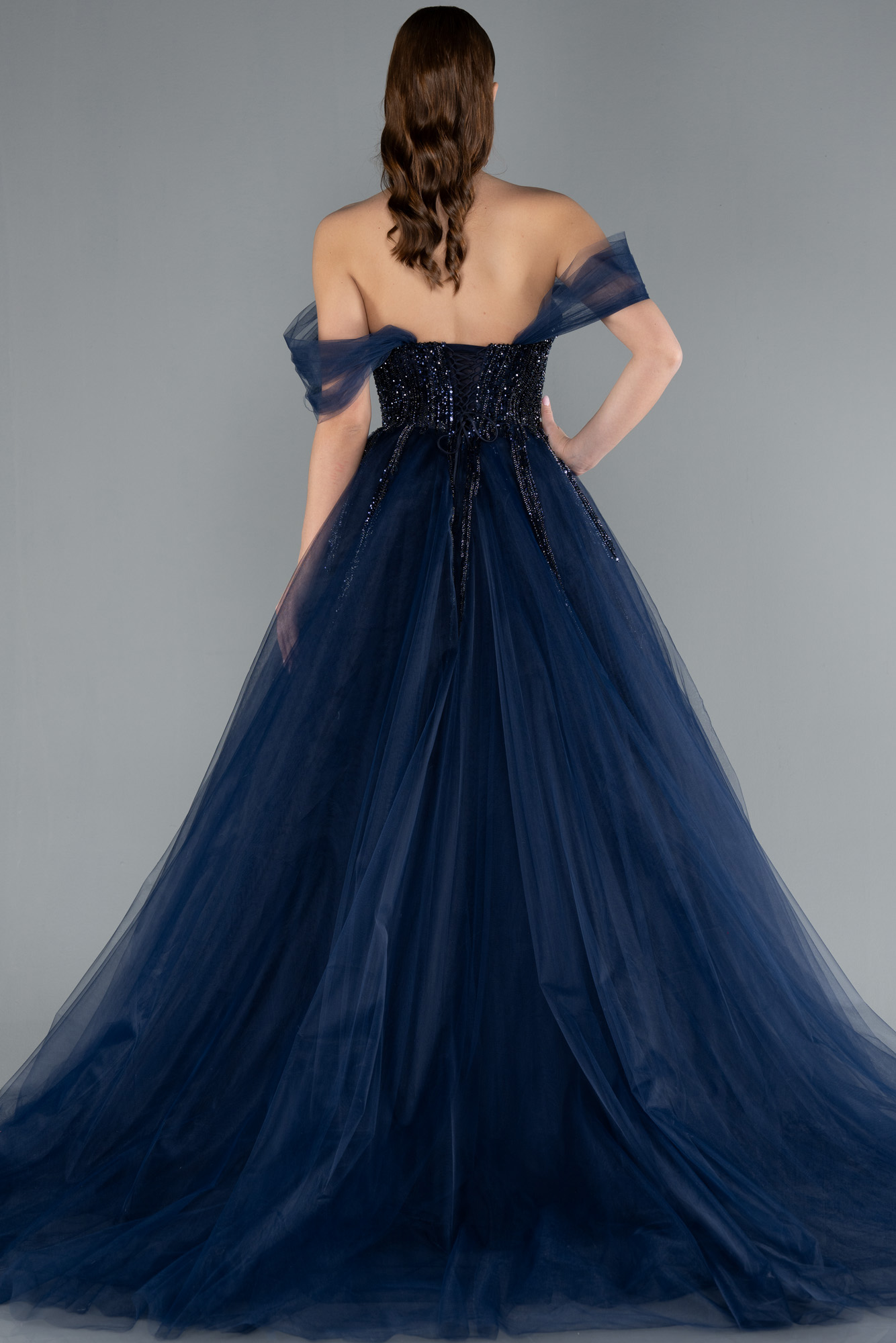 Lacivert Taşlı Kayık Yaka Özel Tasarım Uzun Nişan Elbisesi ABU4762 - Görsel 4