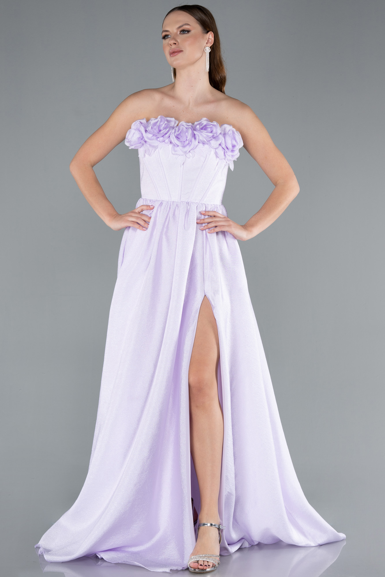 Lila Çiçekli Straplez Yaka Yırtmaçlı Uzun Abiye ABU4337