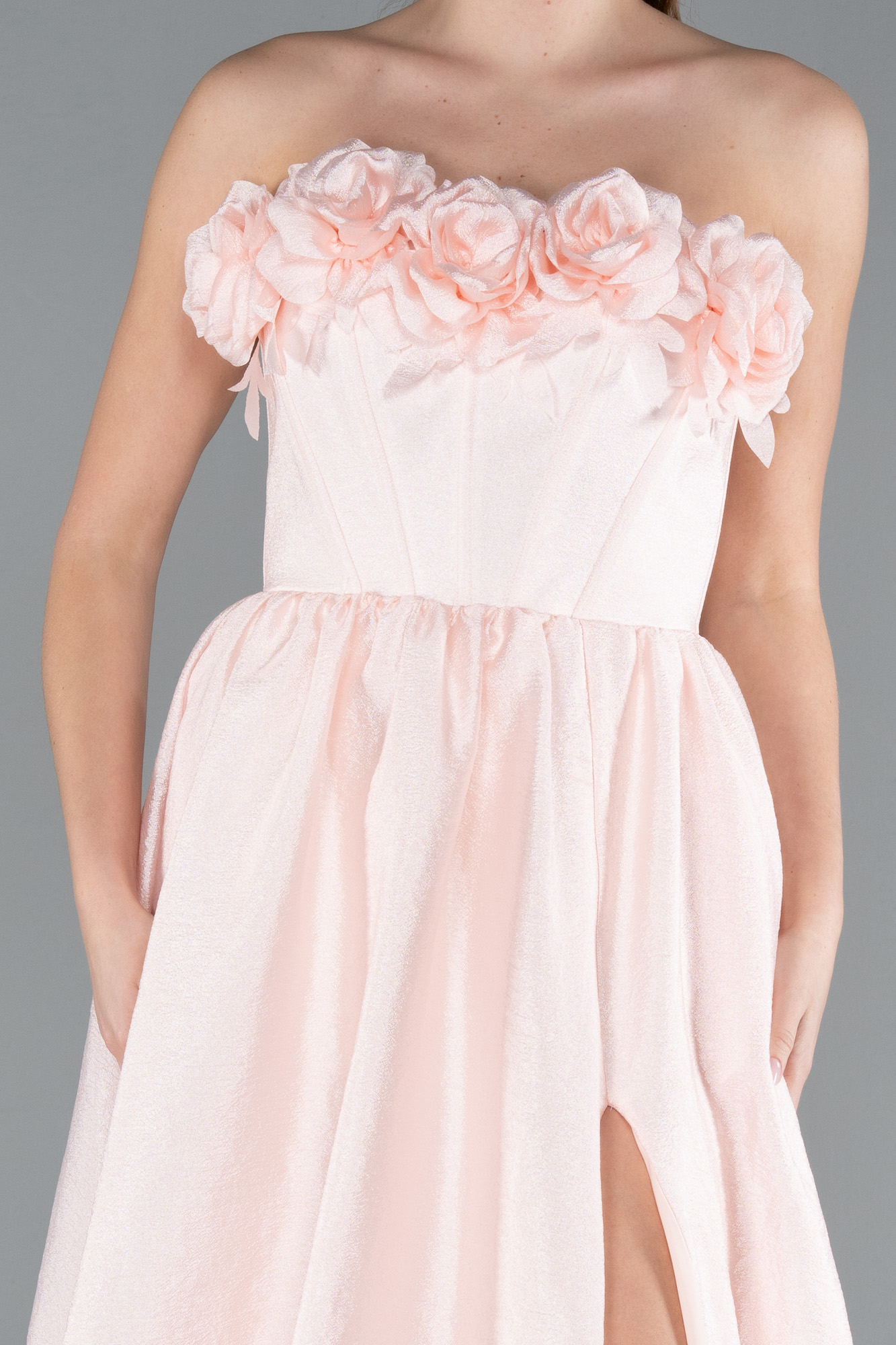 Pudra Çiçekli Straplez Yaka Yırtmaçlı Uzun Abiye ABU4337 - Görsel 3