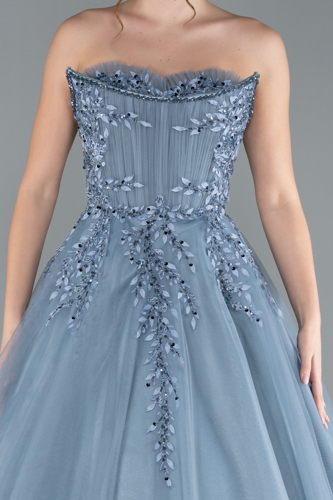 Gri Straplez Güpür İşlemeli Uzun Özel Tasarım Nişanlık ABU4431 - Görsel 3