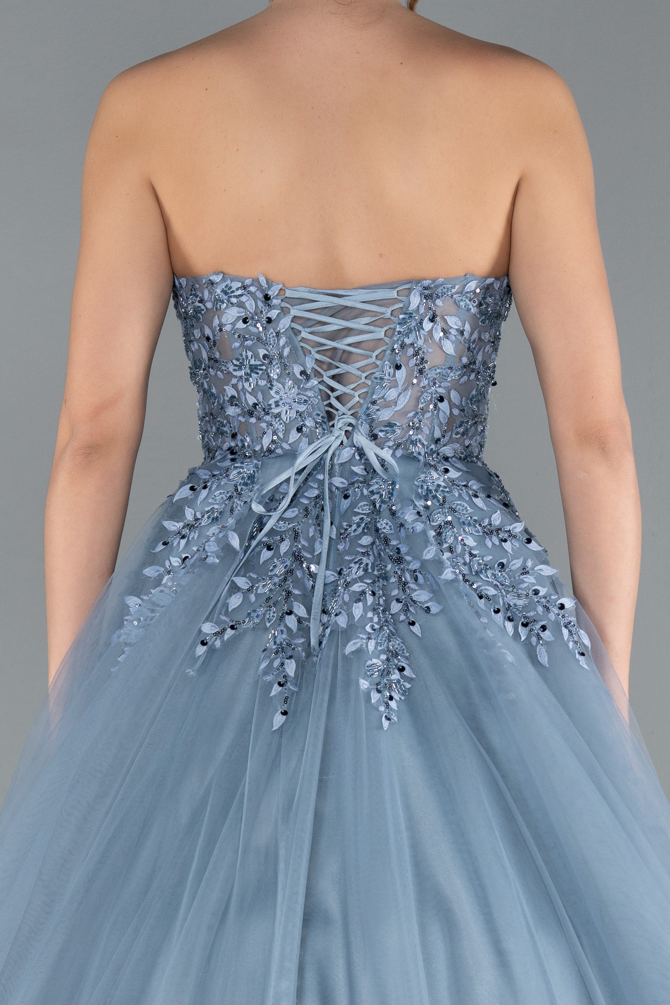 Gri Straplez Güpür İşlemeli Uzun Özel Tasarım Nişanlık ABU4431 - Görsel 4