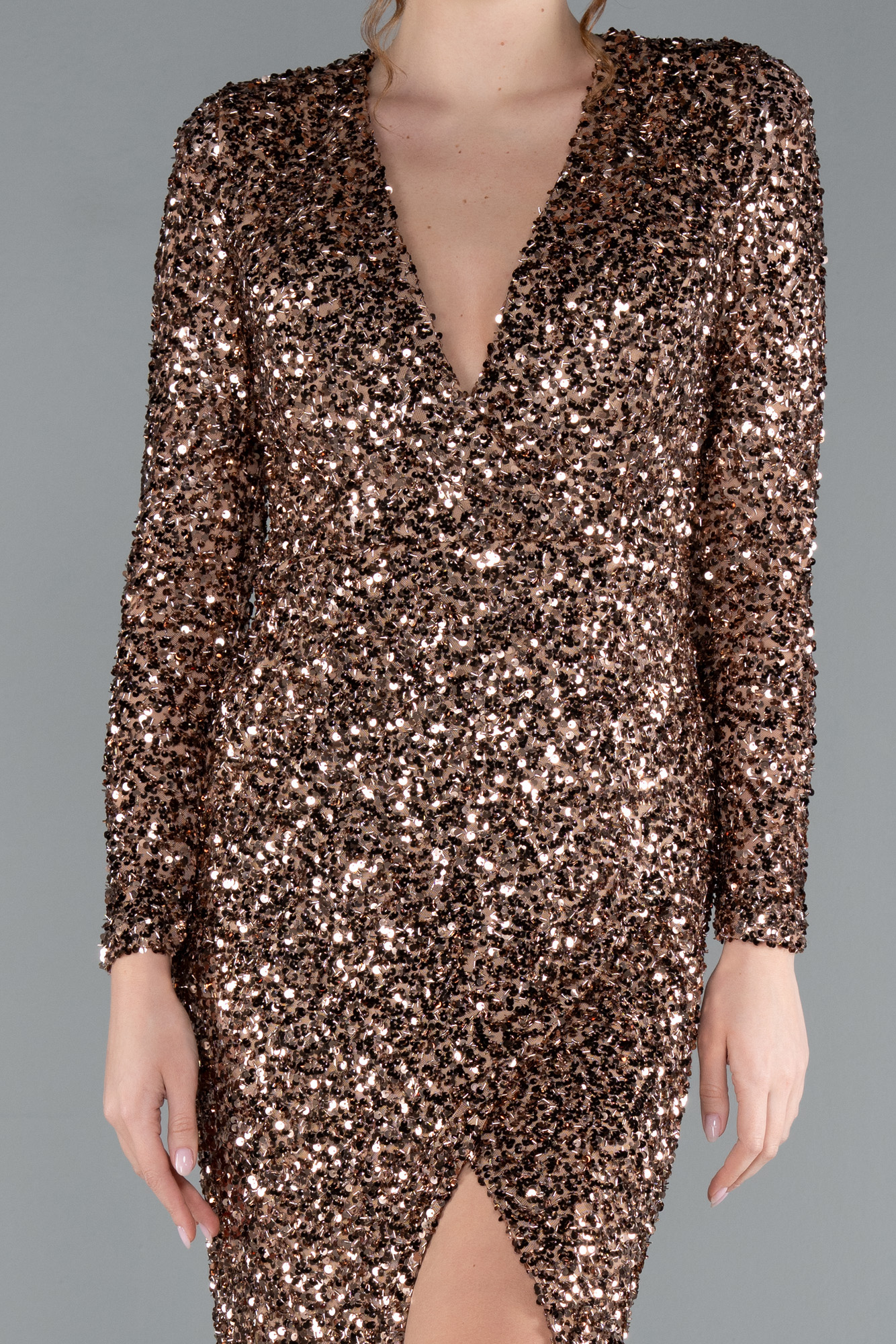 Bakır Uzun Kol V Yaka Yırtmaçlı Pullu Abiye Elbise ABU4763 - Görsel 3