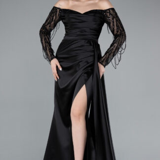 Siyah Kayık Yaka Boncuklu Uzun Kol Yırtmaç Saten Abiye ABU4792