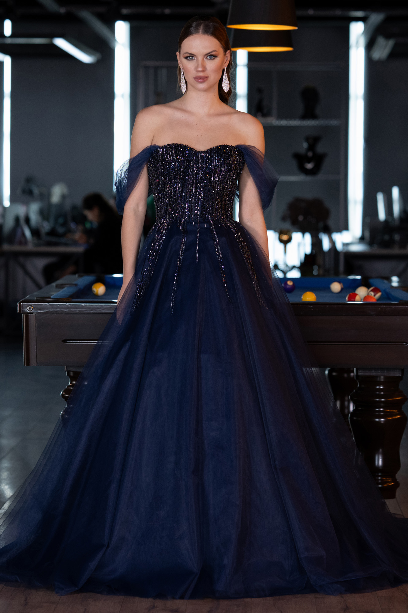 Lacivert Taşlı Kayık Yaka Özel Tasarım Uzun Nişan Elbisesi ABU4762