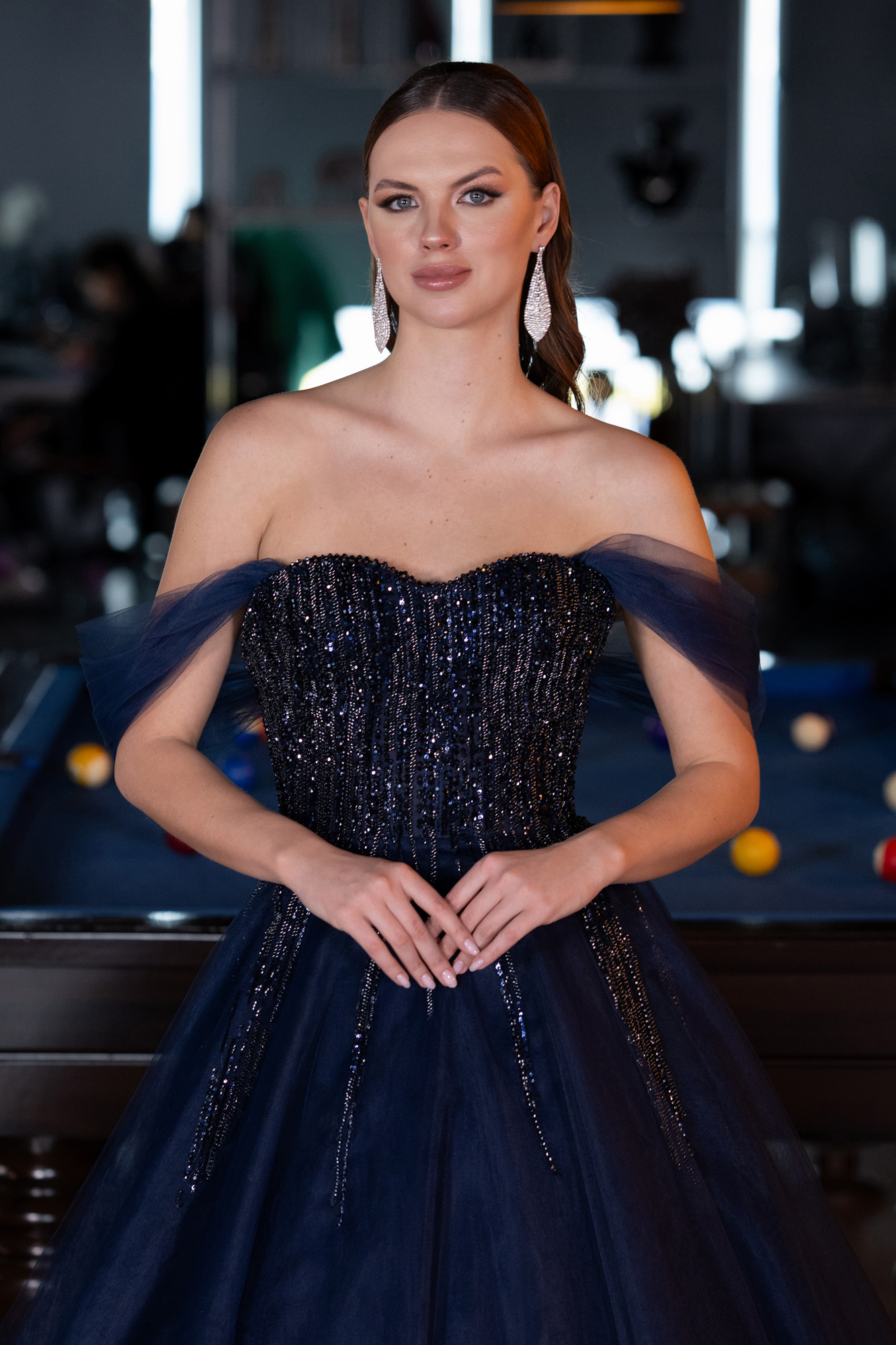 Lacivert Taşlı Kayık Yaka Özel Tasarım Uzun Nişan Elbisesi ABU4762 - Görsel 2