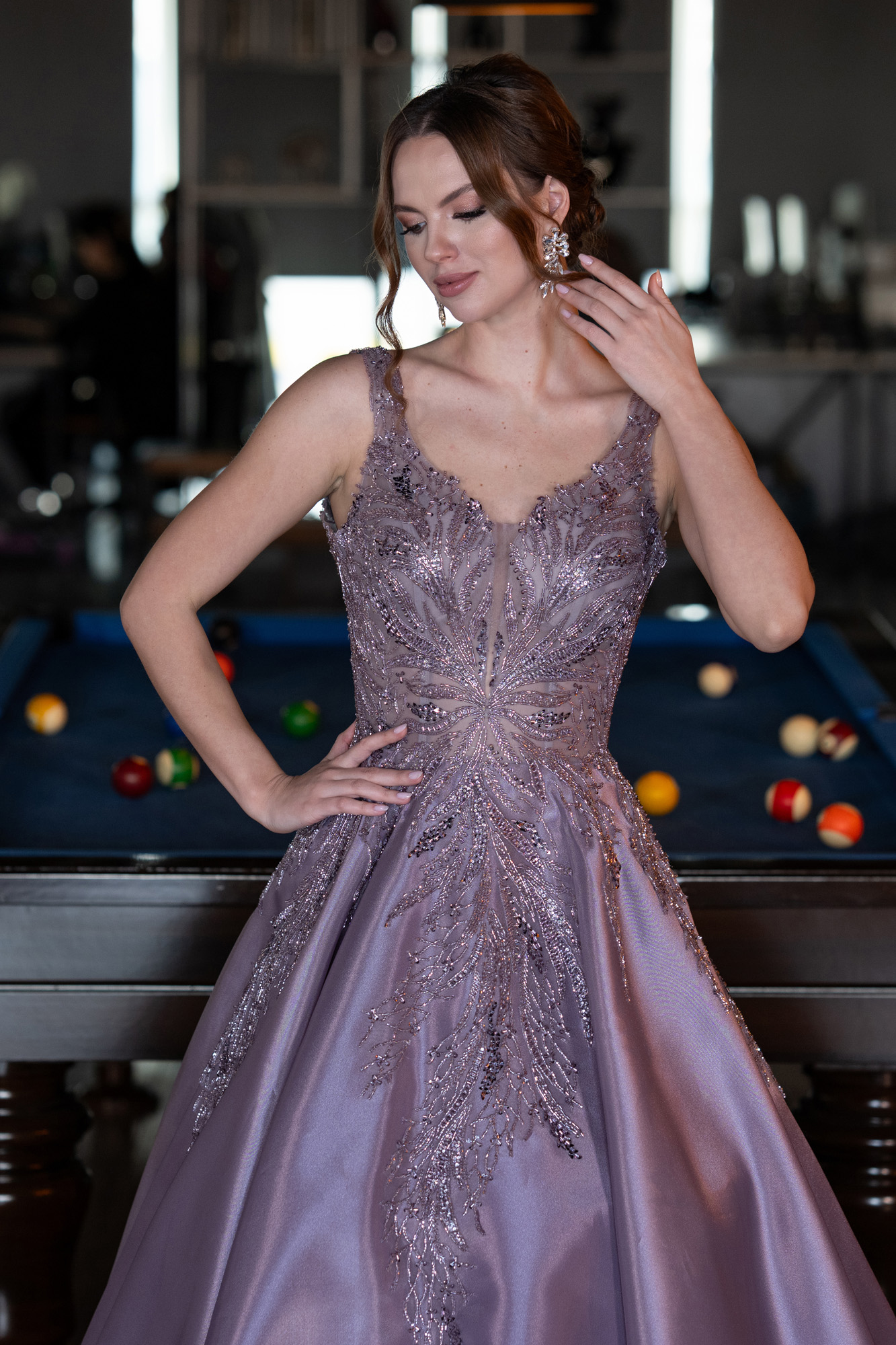 Lavanta Üstü Taş İşlemeli Uzun Nişan Elbisesi ABU4551