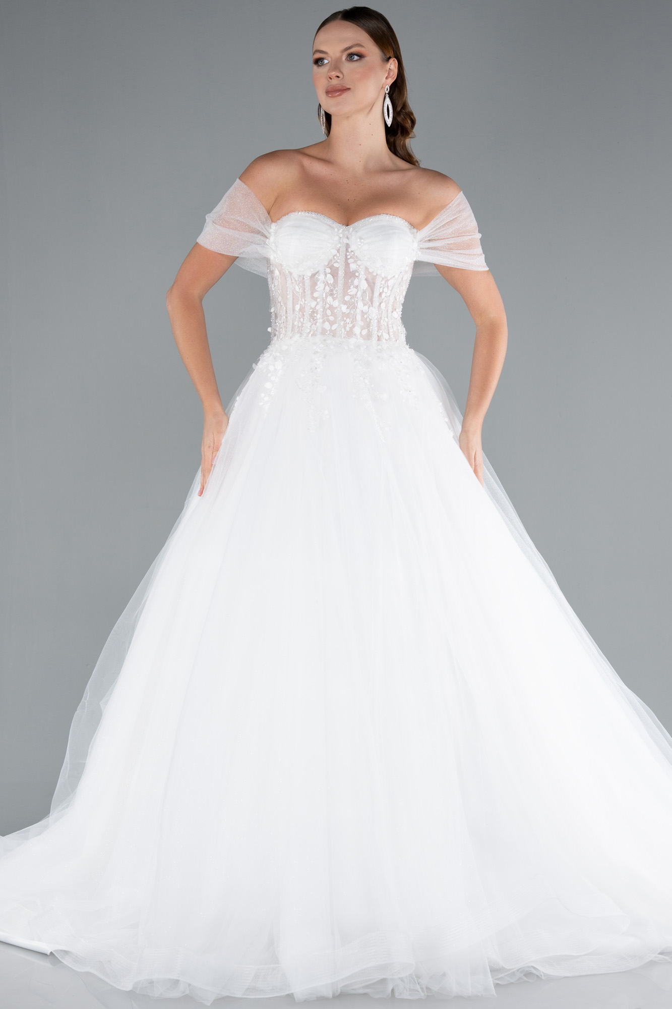 Ekru Kayık Yaka Dantel İşlemeli Balenli Uzun Gelinlik ABG126