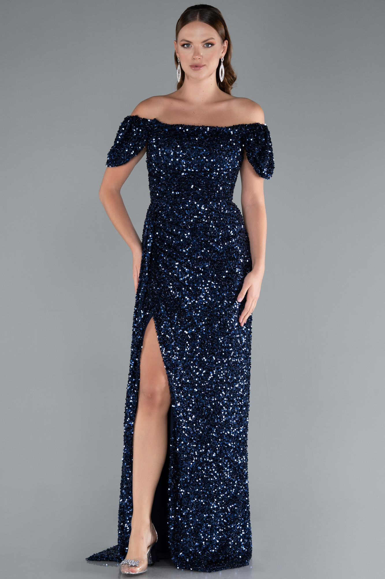 Lacivert Kayık Yaka Yırtmaçlı Uzun Pullu Abiye Elbise ABU4843