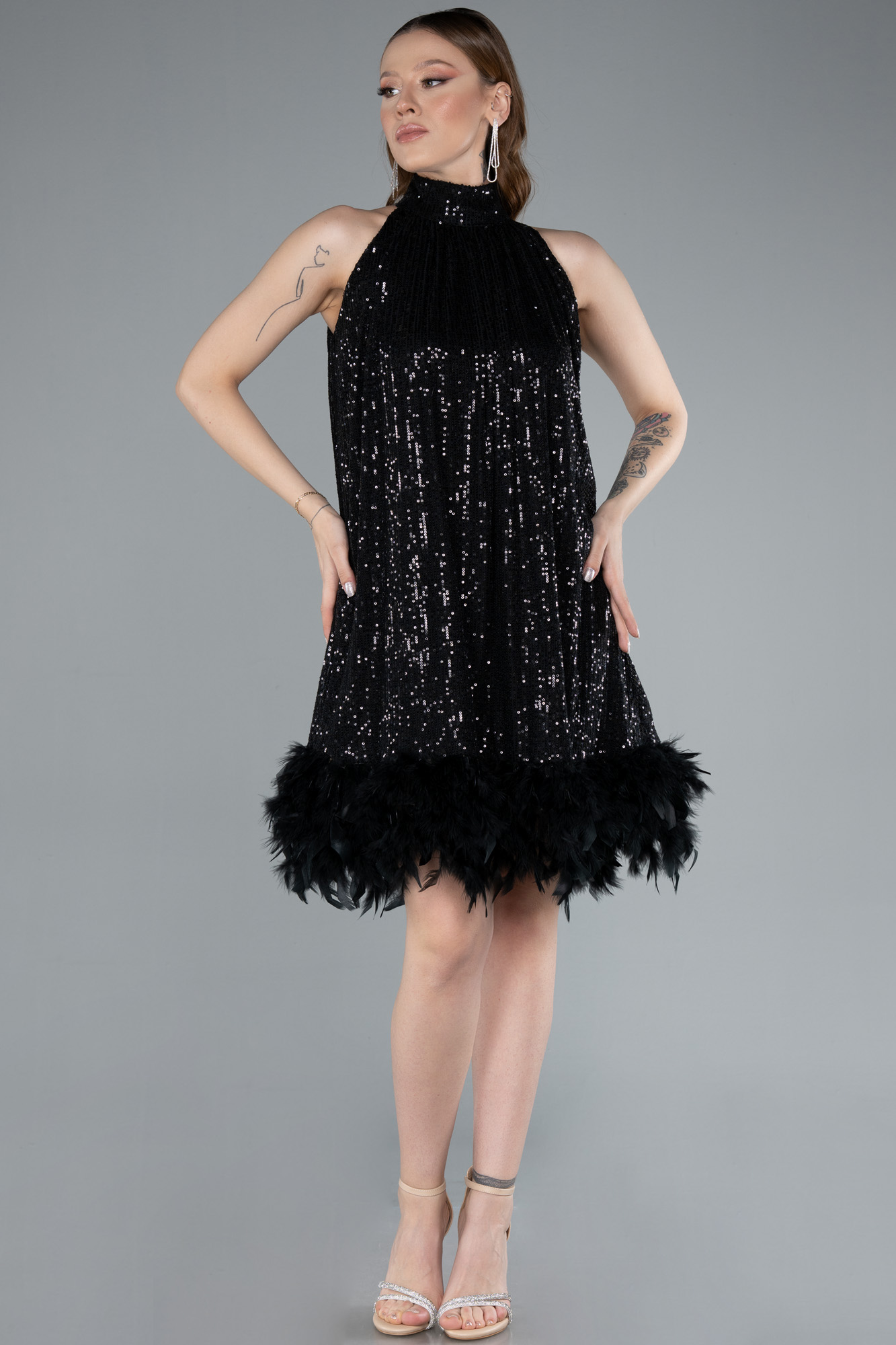 Siyah Halter Yaka Eteği Otrişli Kısa Pul Payet Abiye ABK2348