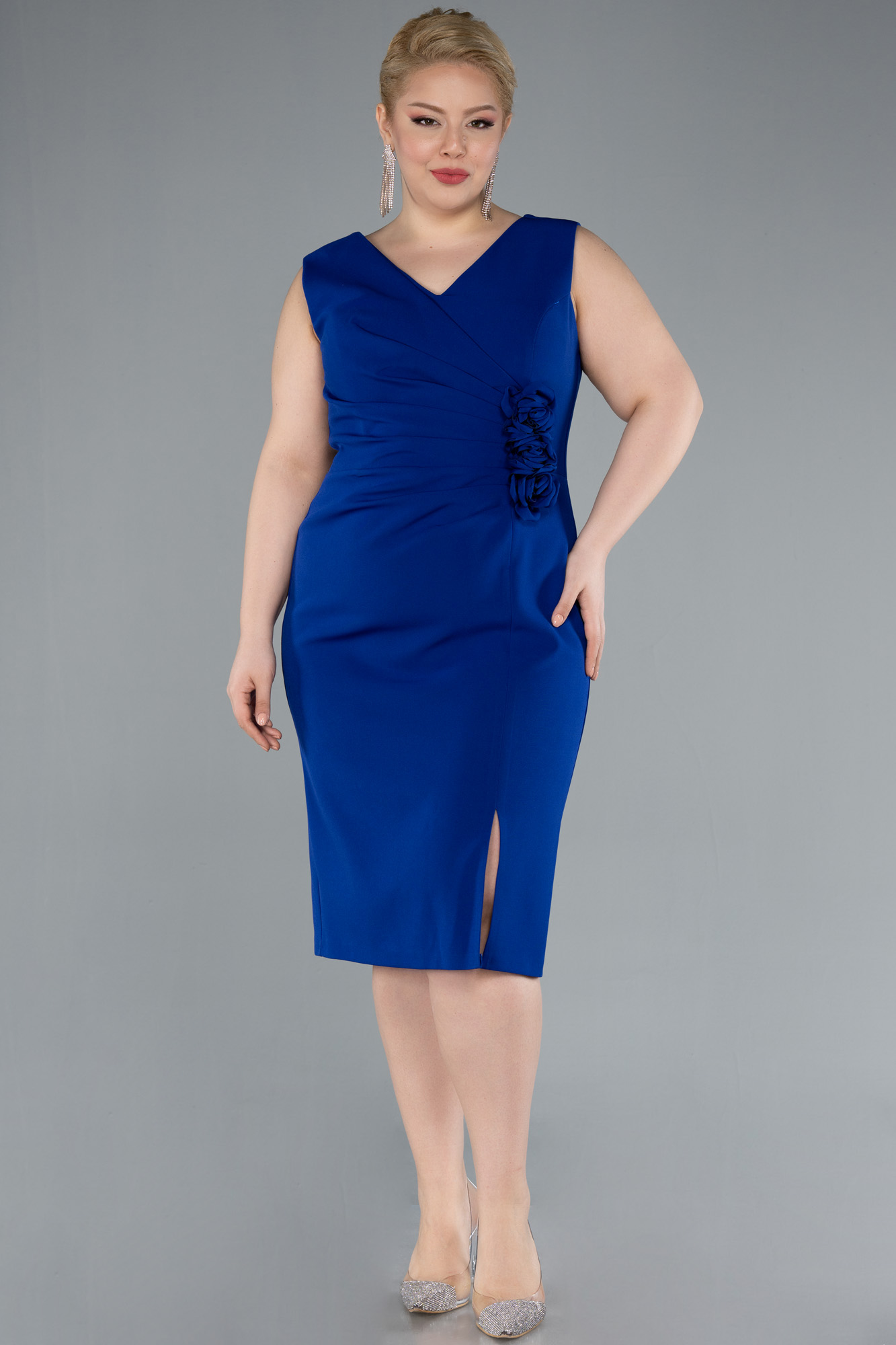 Saks Mavi Kolsuz V Yaka Midi Büyük Beden Abiye ABK2320