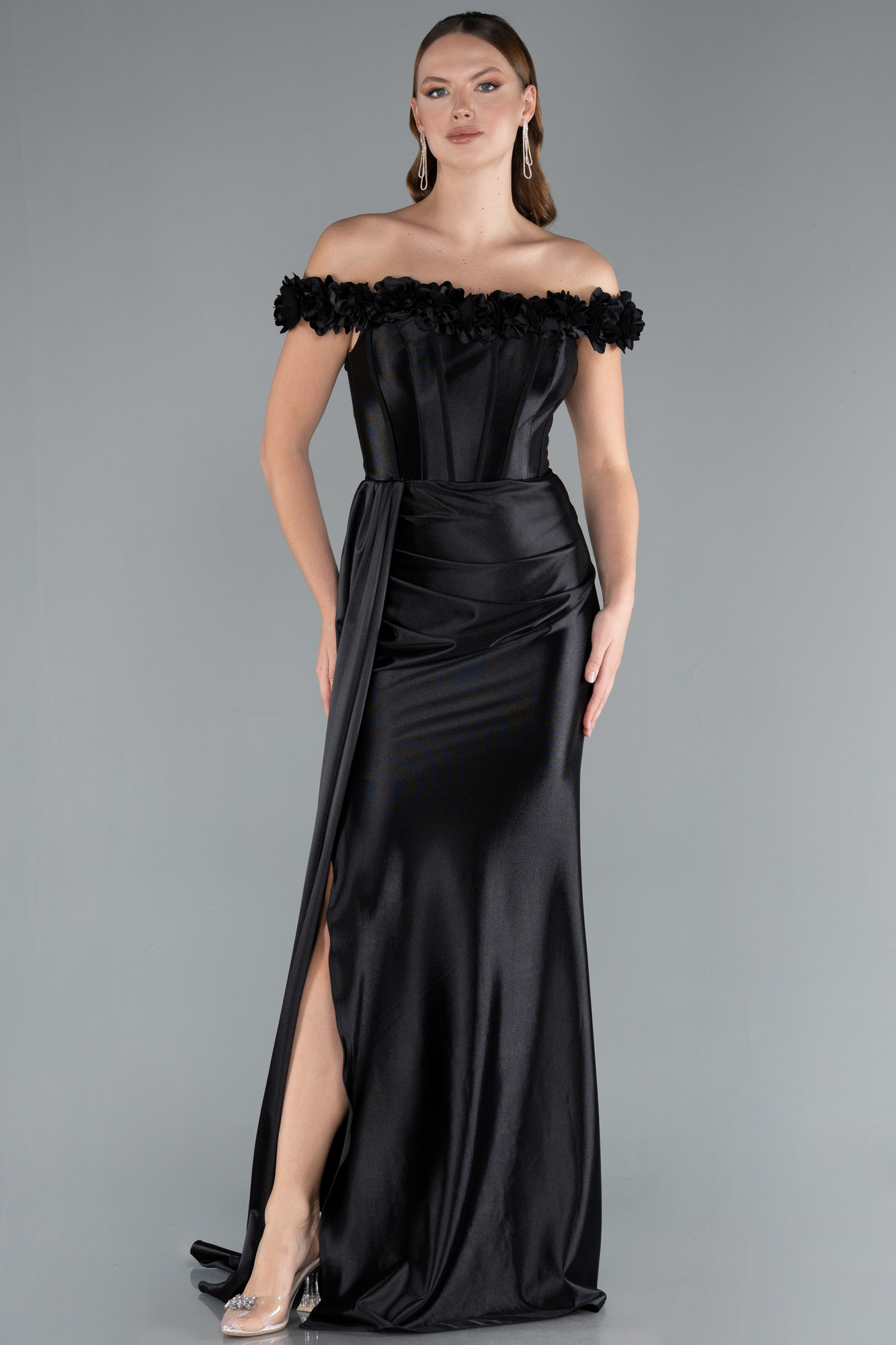 Siyah Çiçekli Kayık Yaka Balenli Uzun Saten Abiye ABU4903