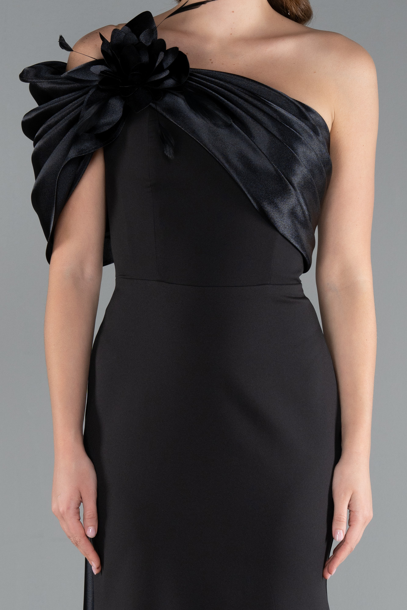 Siyah Saten Tek Omuz Fiyonk Detay Kuyruklu Uzun Abiye ABU4904 - Görsel 3