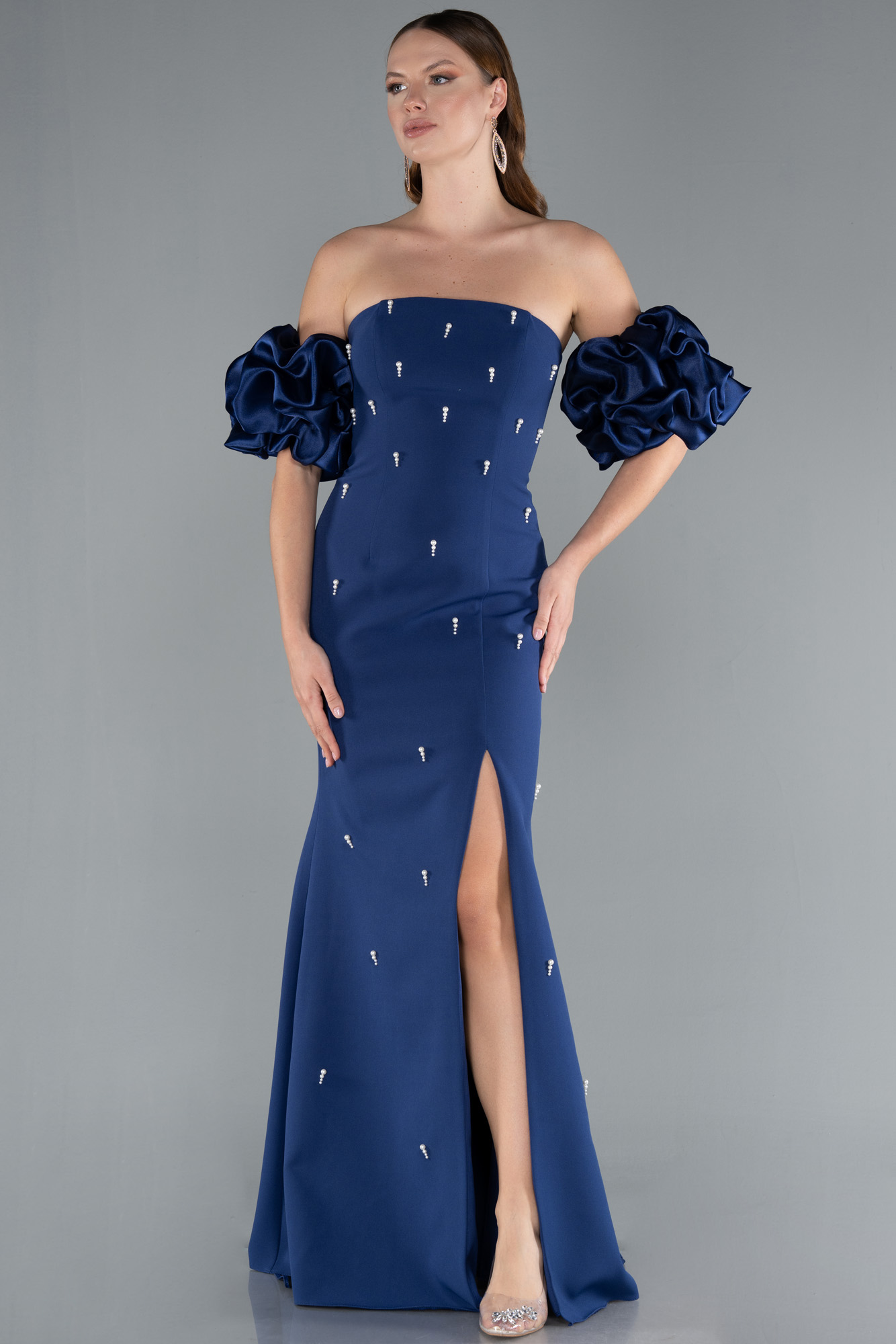 Lacivert Straplez Kol Aksesuarlı Yırtmaçlı Uzun Abiye ABU5013