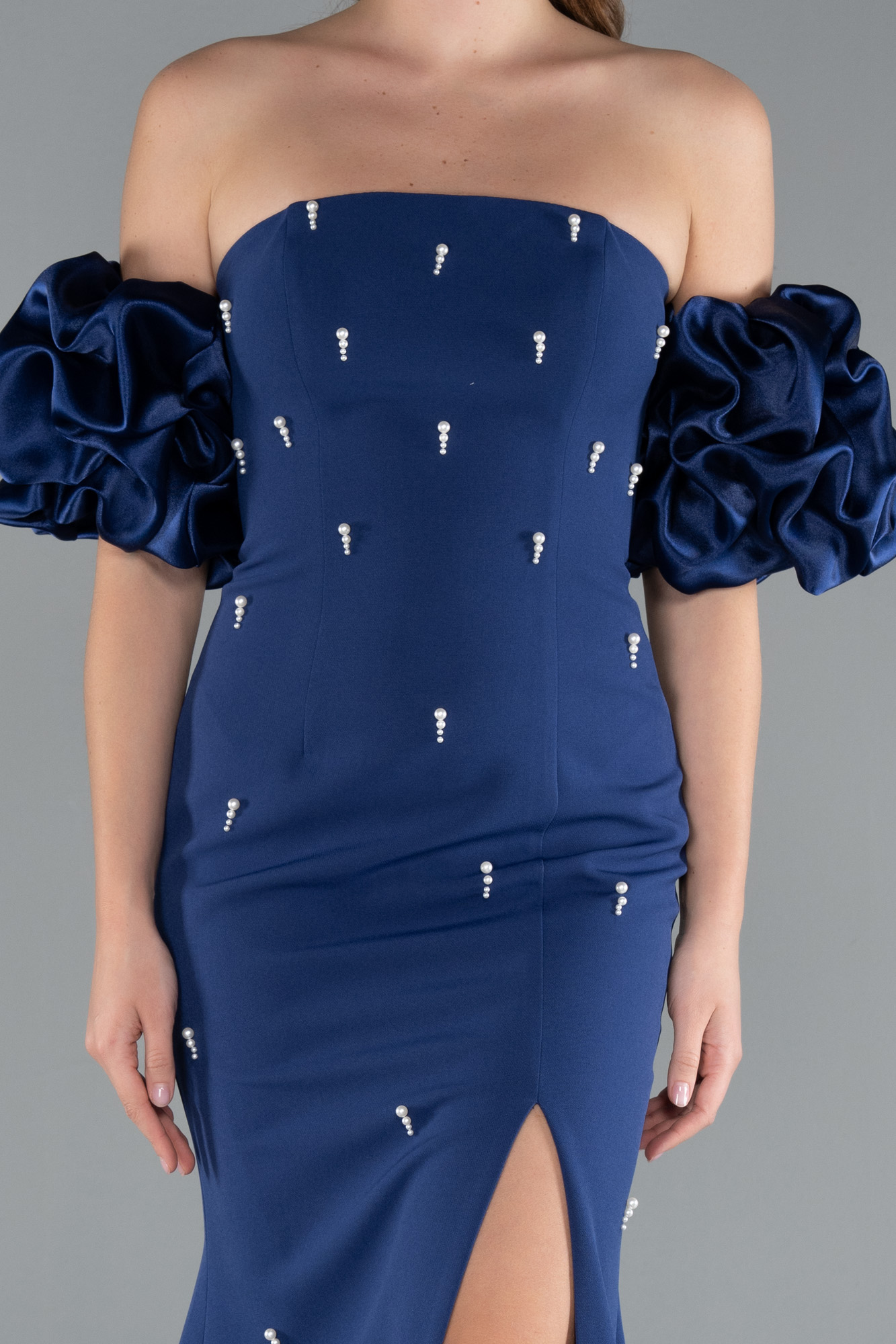 Lacivert Straplez Kol Aksesuarlı Yırtmaçlı Uzun Abiye ABU5013 - Görsel 3