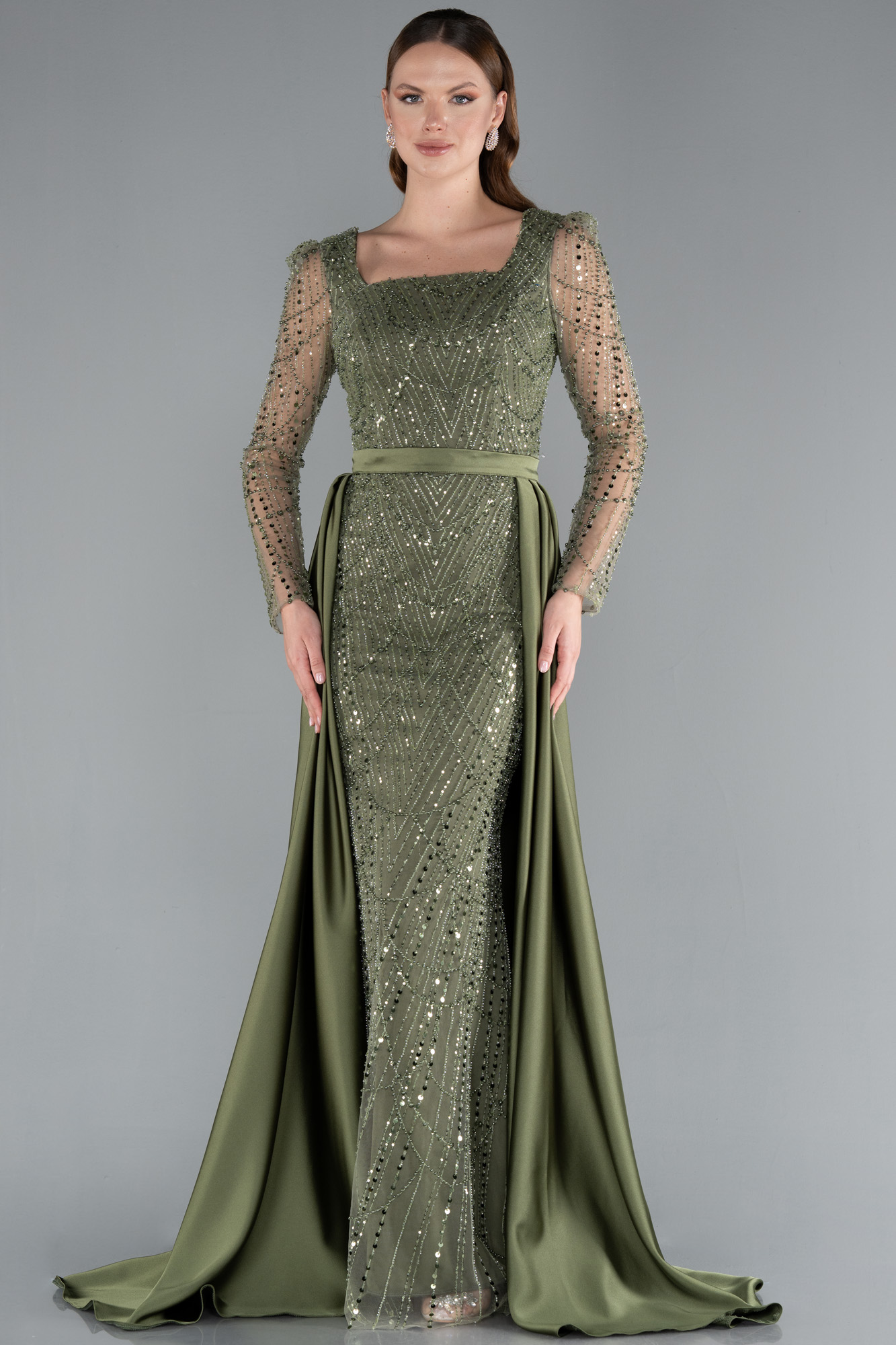 Haki Uzun Kol Taşlı Saten Kuyruk Aksesuarlı Abiye ABU4603