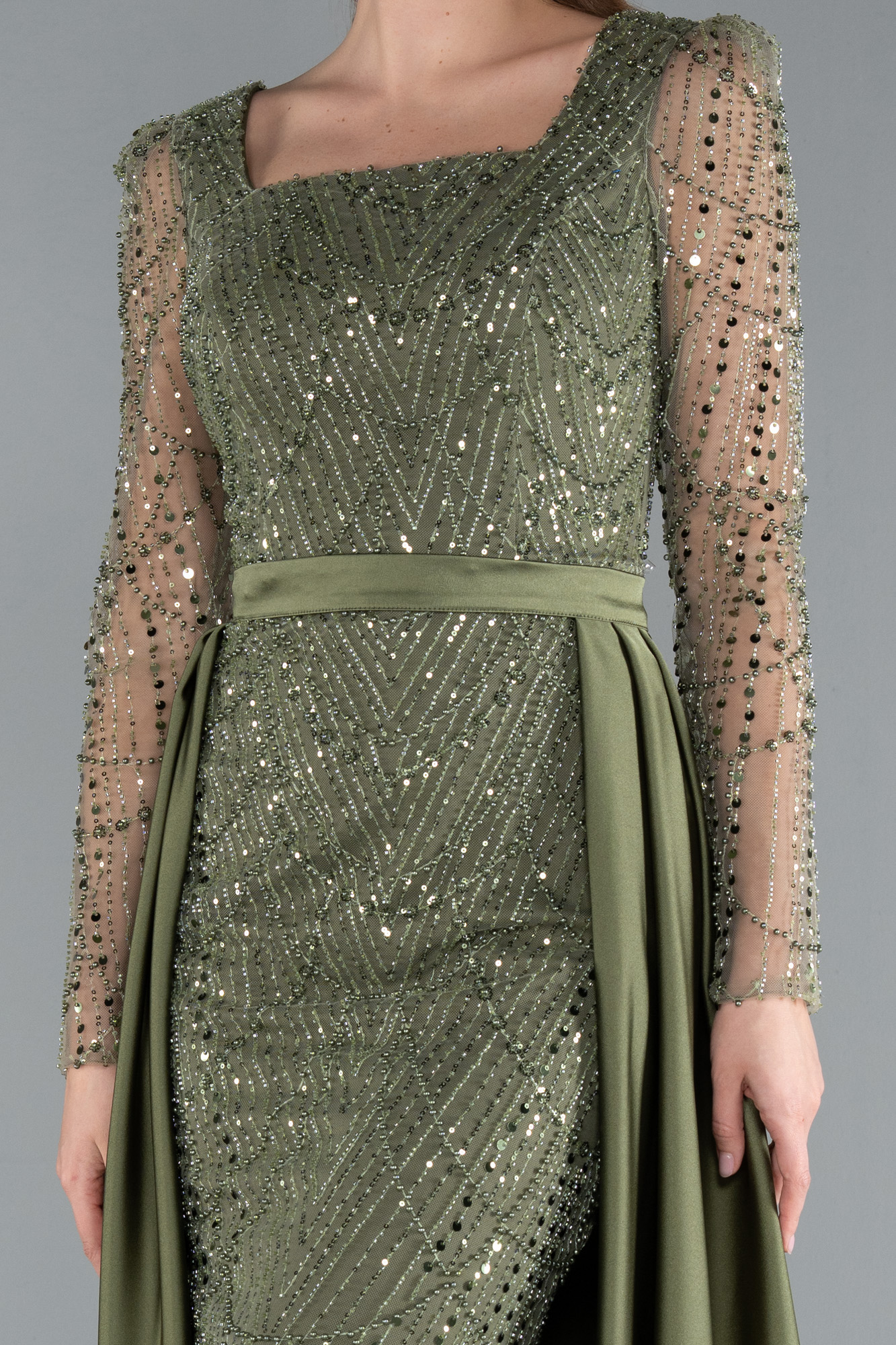 Haki Uzun Kol Taşlı Saten Kuyruk Aksesuarlı Abiye ABU4603 - Görsel 4