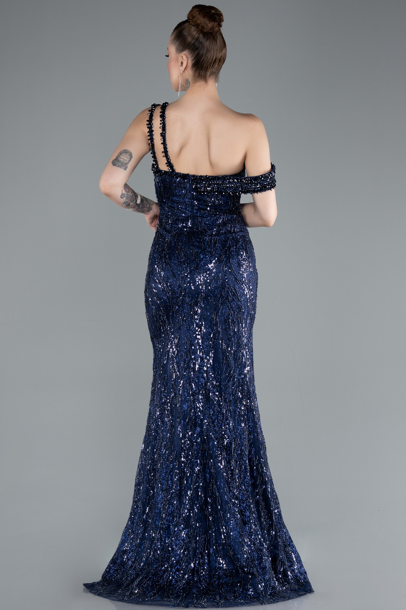 Lacivert Tek Omuz Yırtmaçlı Uzun Boncuklu Balık Abiye Elbise ABU4916 - Görsel 2