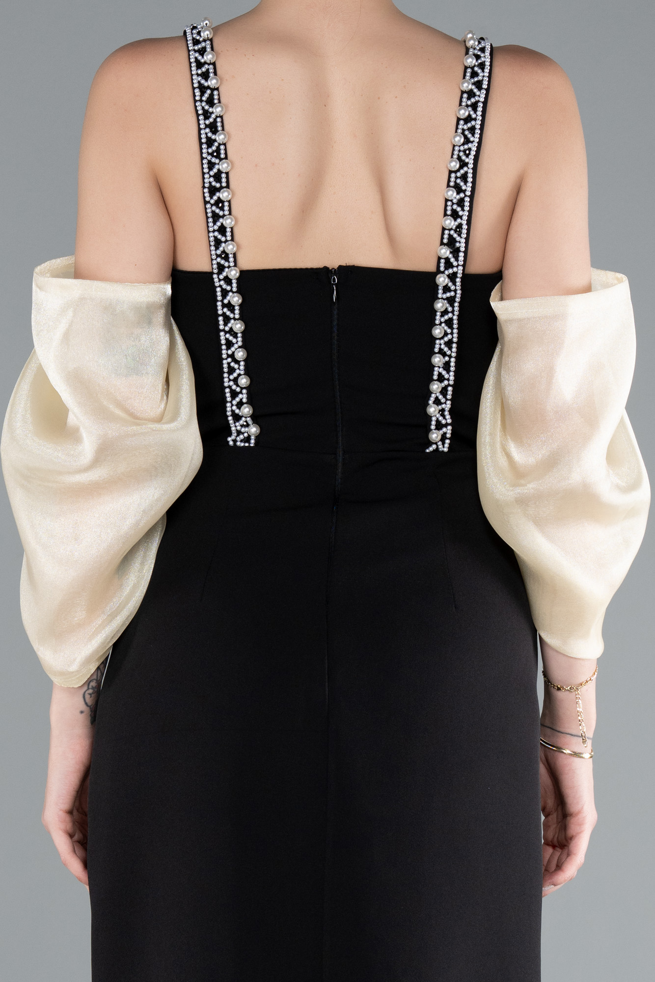 Siyah-Sarı Askılı Kol Aksesuarlı Yırtmaçlı Uzun Abiye ABU2911 - Görsel 4