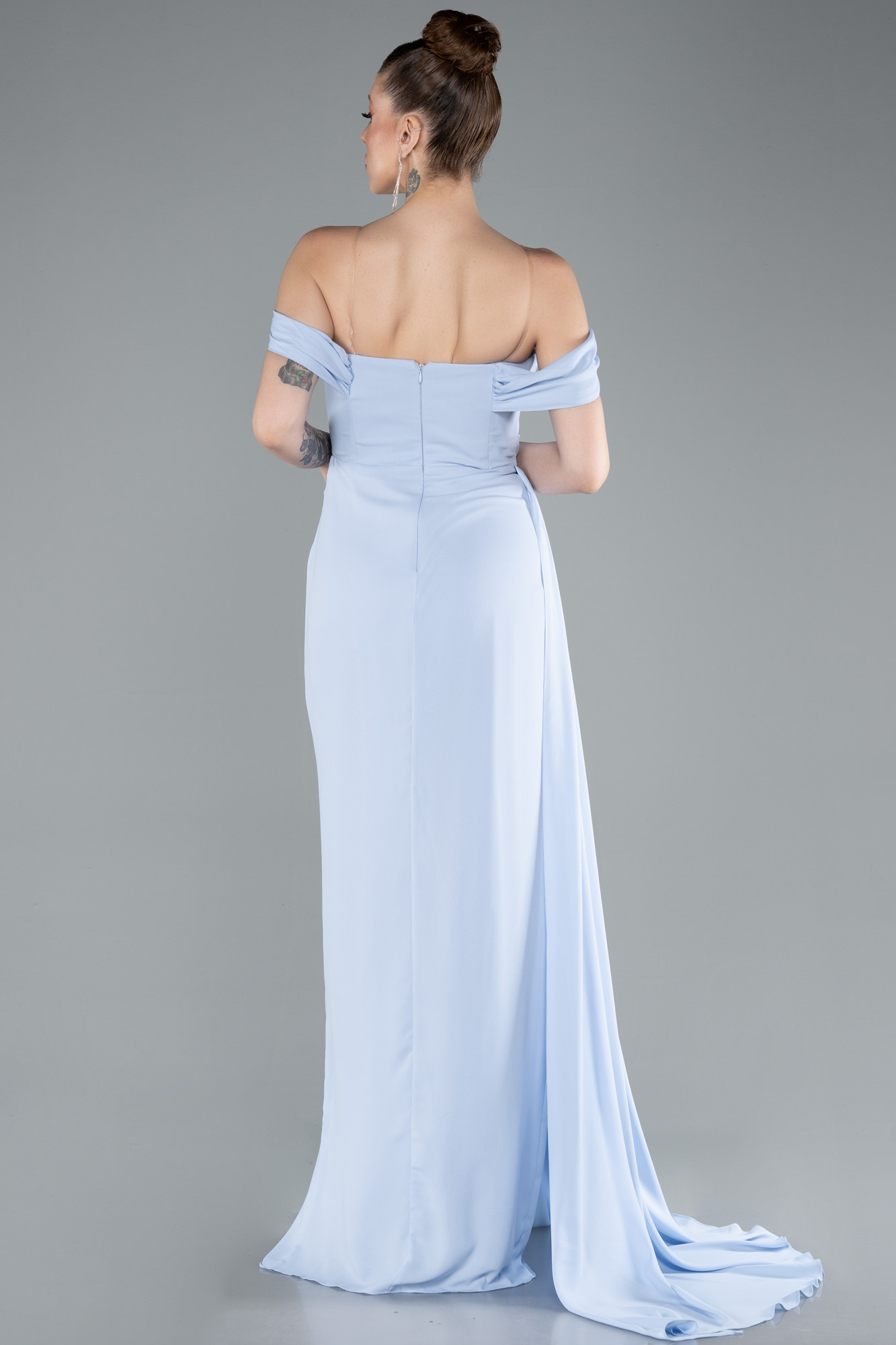 Buz Mavisi Kayık Yaka Yırtmaçlı Uzun Şifon Abiye Elbise ABU4925 - Görsel 2