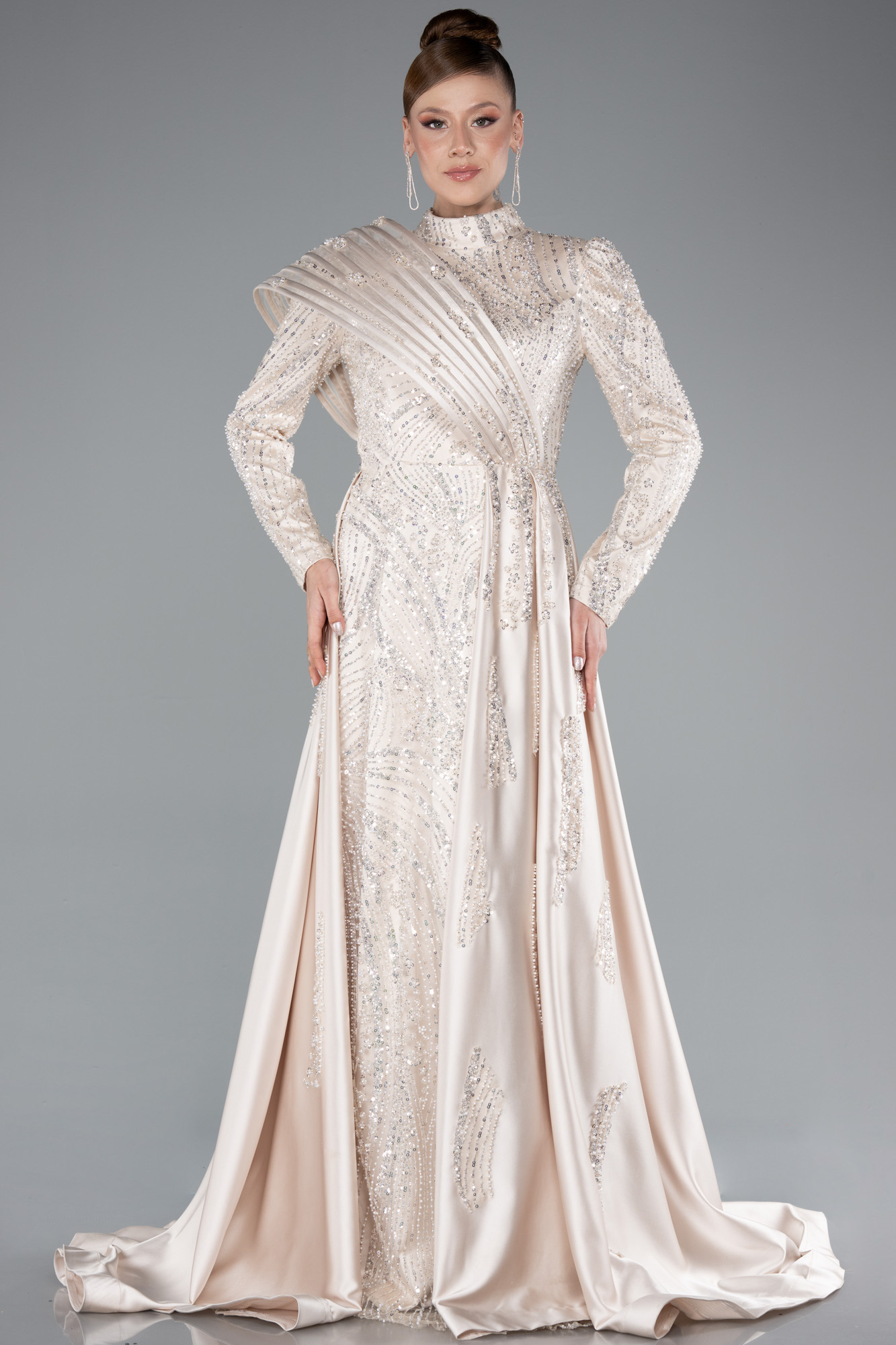 Bej Taşlı Dik Yaka Uzun Kol Saten Kuyruklu Tesettür Abiye ABU4932