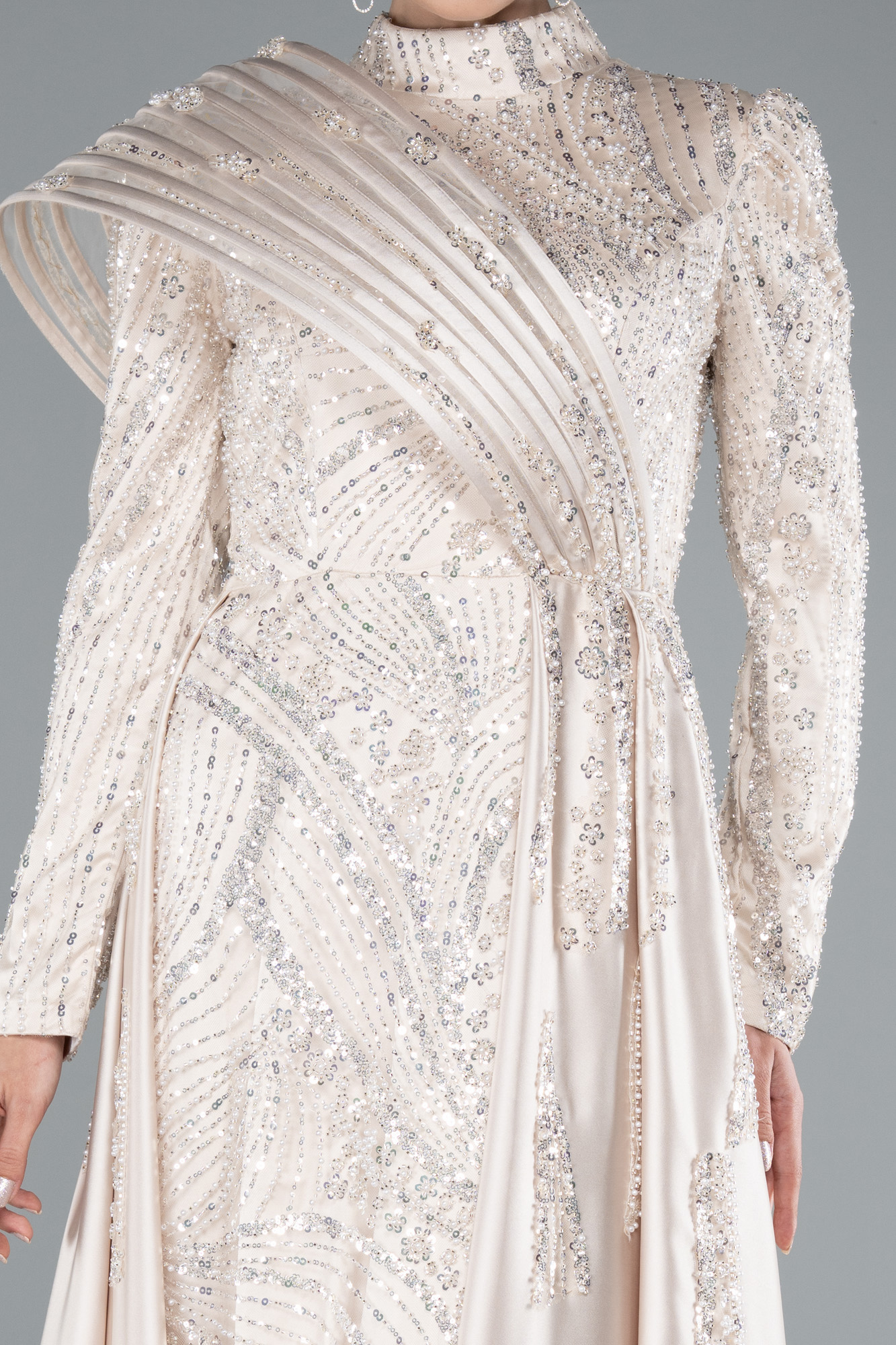 Bej Taşlı Dik Yaka Uzun Kol Saten Kuyruklu Tesettür Abiye ABU4932 - Görsel 3