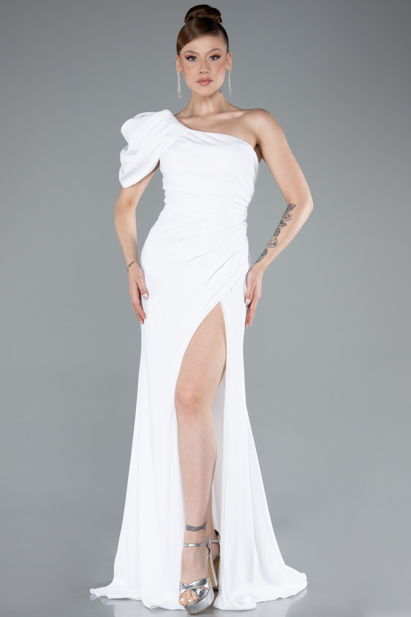 Ekru Tek Omuz Bacak Dekolteli Uzun Şifon Balık Abiye ABU4091