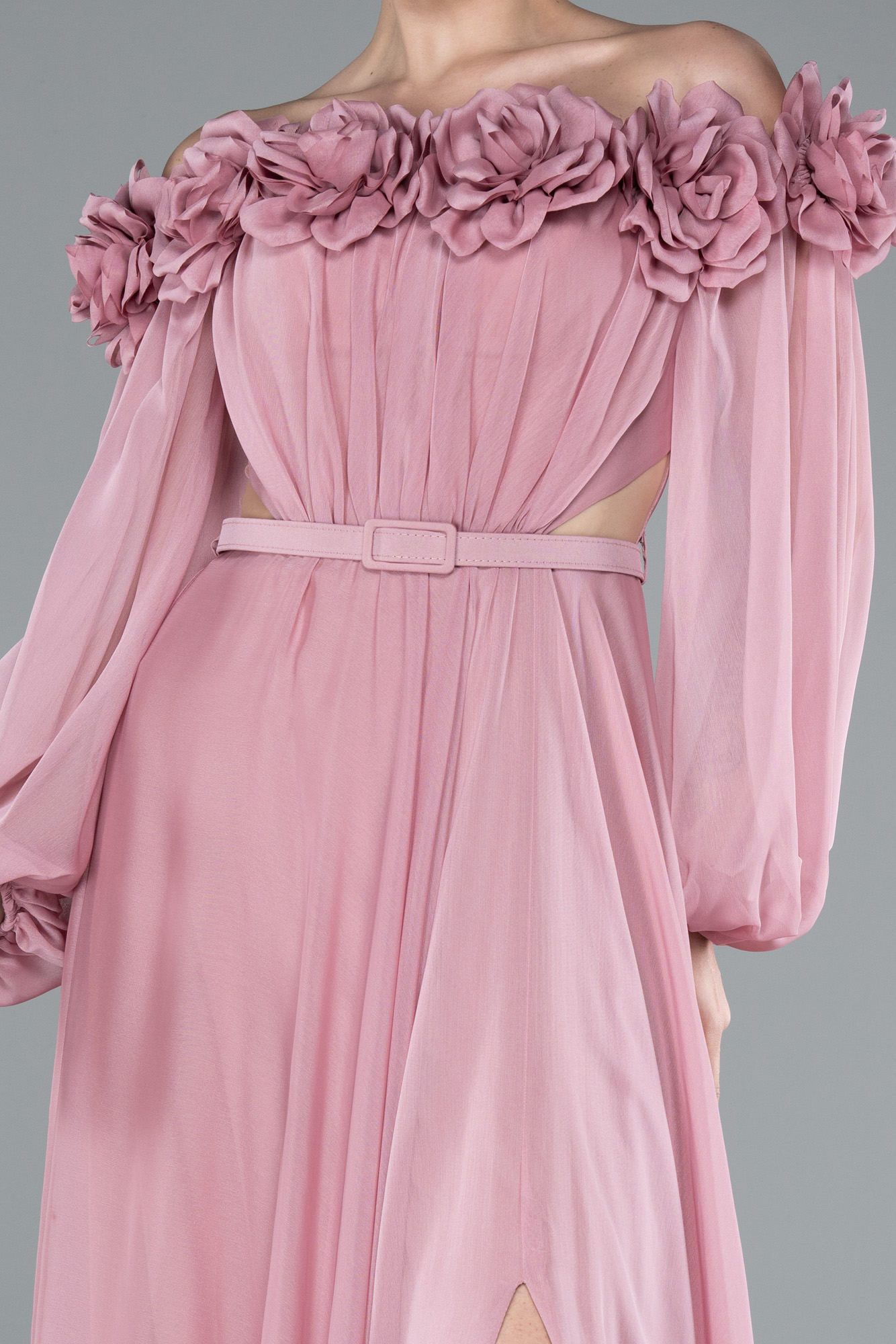 Pudra Çiçekli Kayık Yaka Yırtmaçlı Uzun Şifon Abiye ABU4130 - Görsel 3