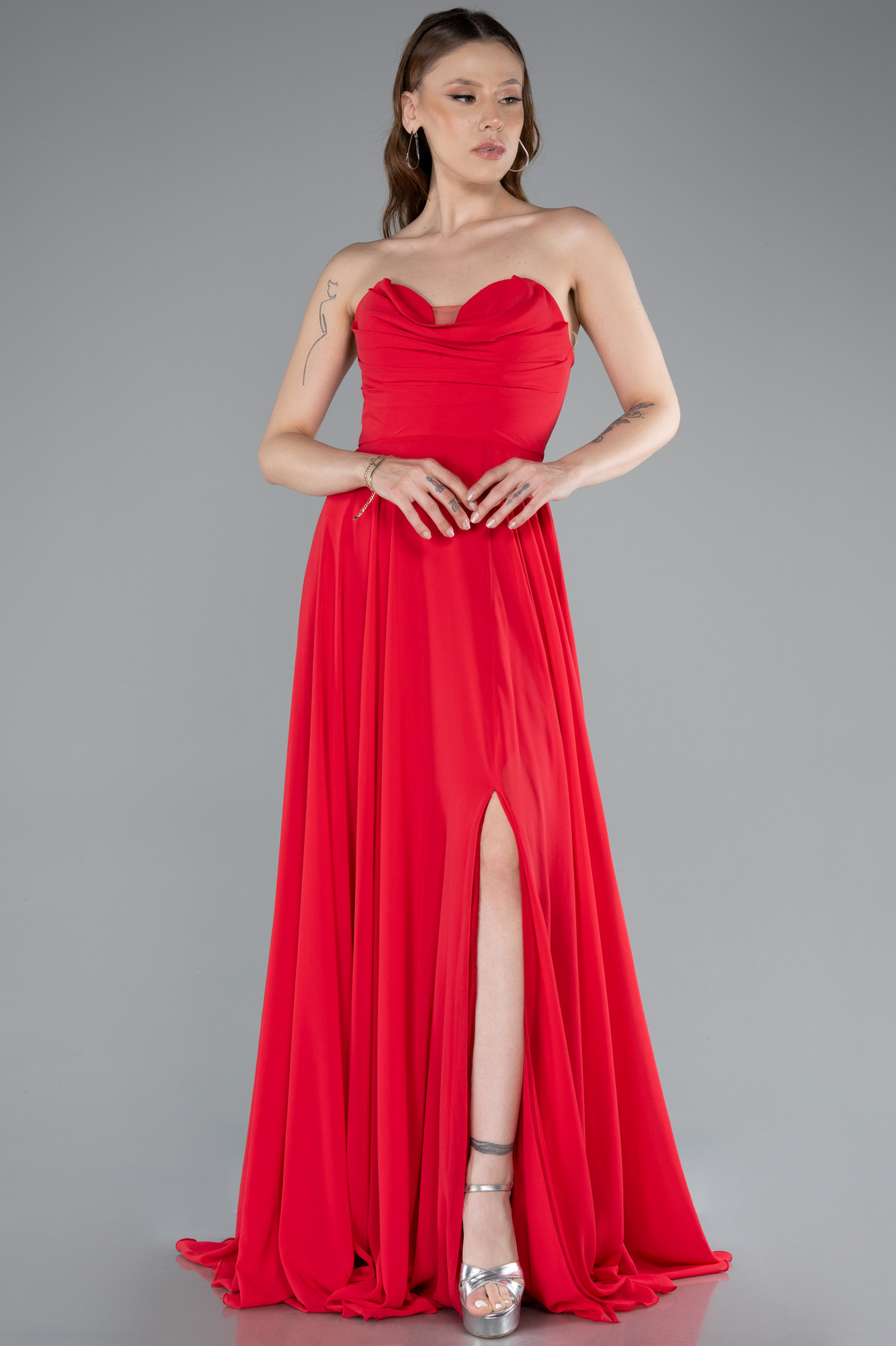 Kırmızı Straplez Bacak Dekolteli Uzun Şifon Mezuniyet Elbisesi ABU4966