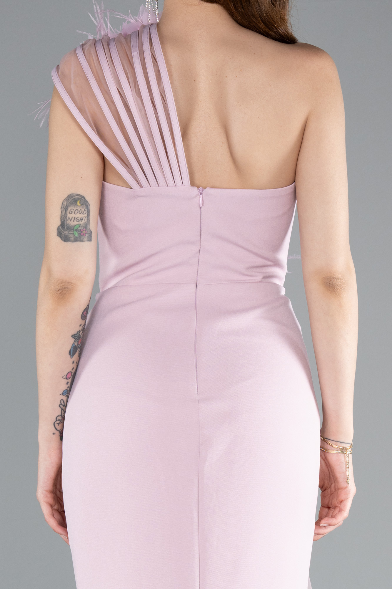 Pudra Tek Omuz Çiçek Aksesuarlı Yırtmaçlı Uzun Abiye ABU4969 - Görsel 4