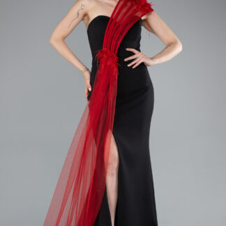 Siyah-Kırmızı Tek Omuz Çiçek Aksesuarlı Yırtmaçlı Uzun Abiye ABU4969