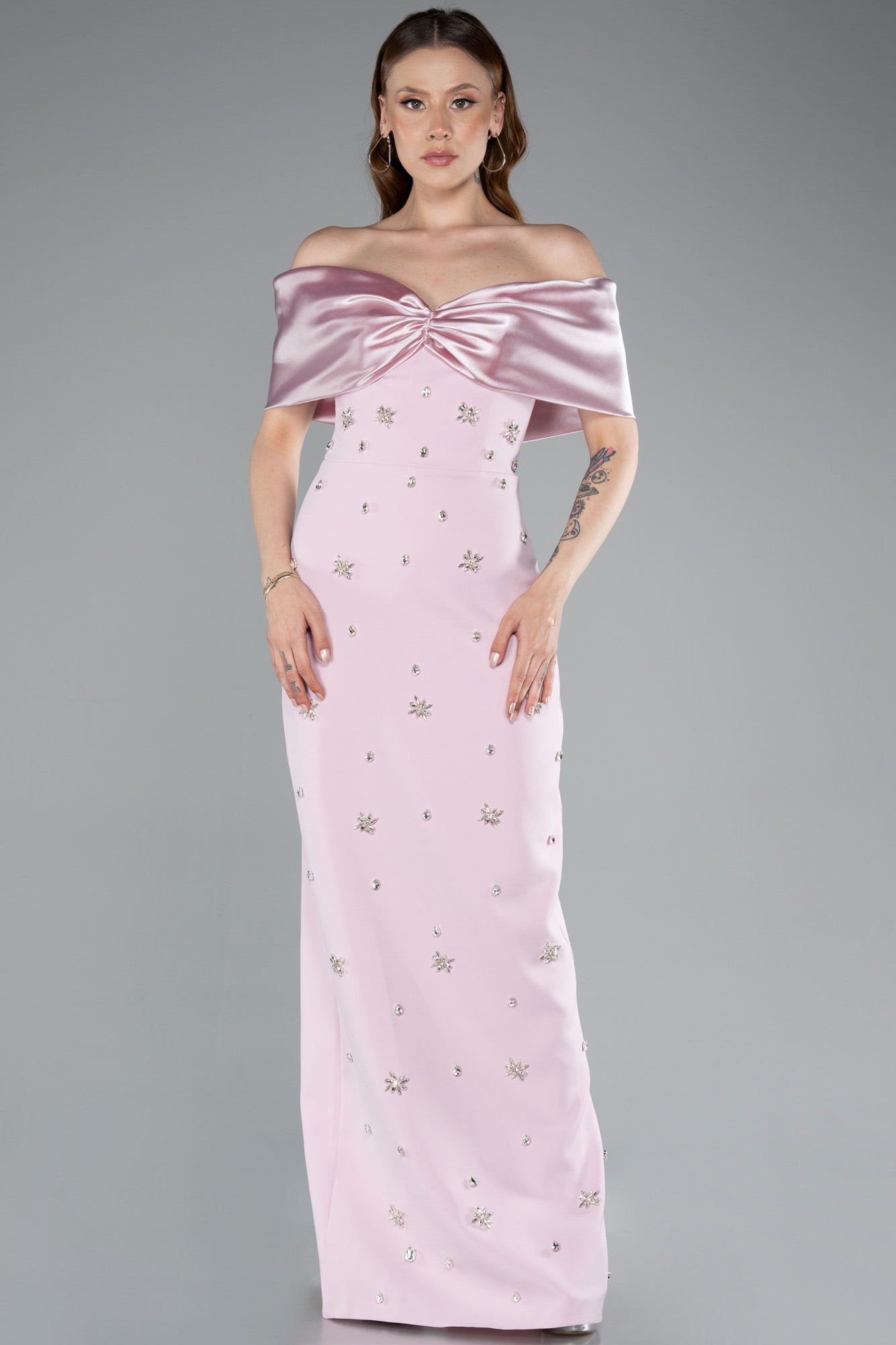 Pudra Saten Kayık Yaka Taşlı Uzun Abiye Elbise ABU4973