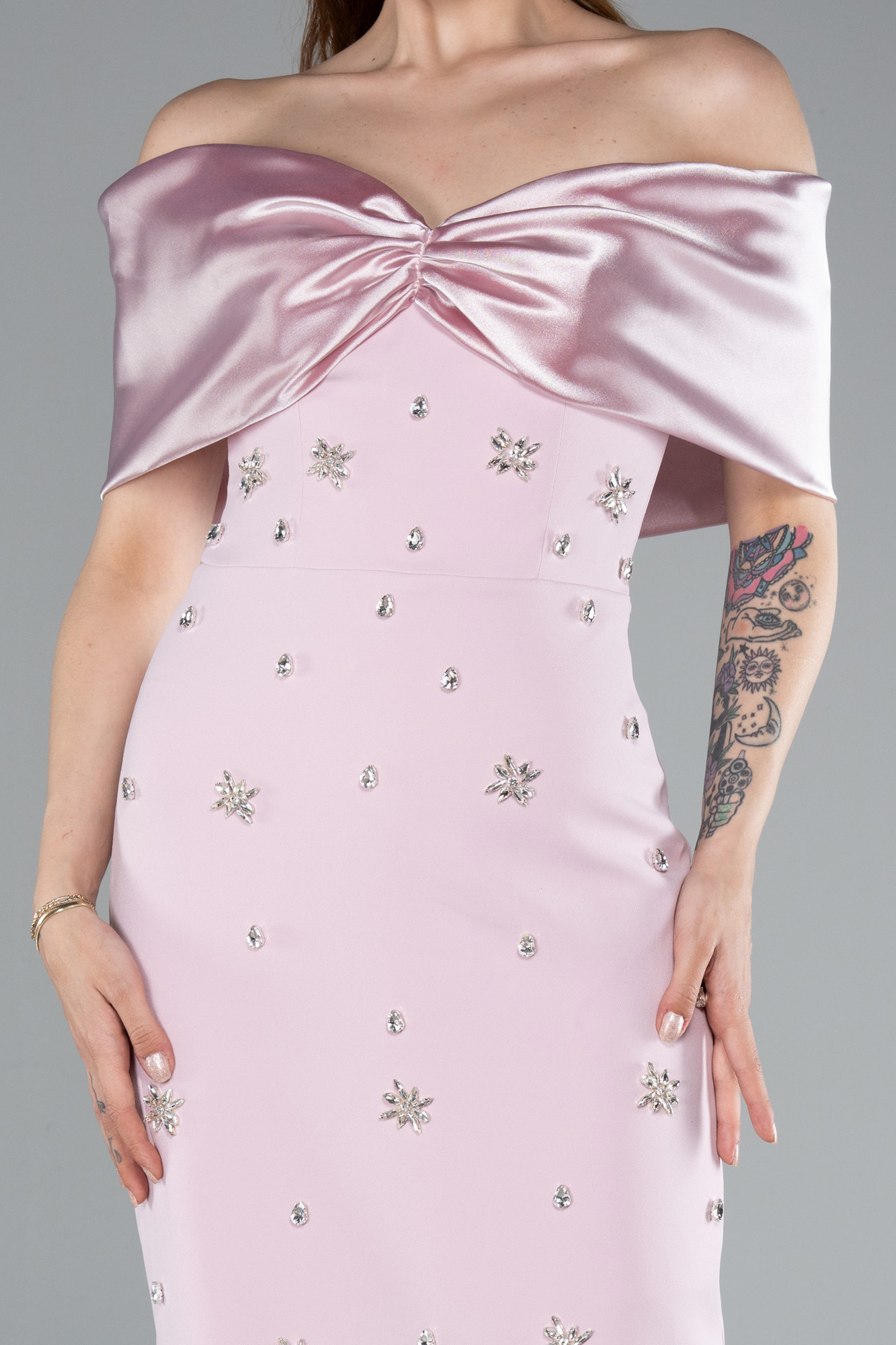 Pudra Saten Kayık Yaka Taşlı Uzun Abiye Elbise ABU4973 - Görsel 3