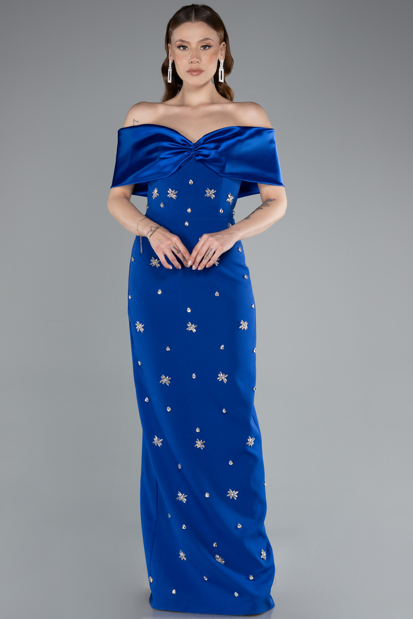 Saks Mavi Saten Kayık Yaka Taşlı Uzun Abiye Elbise ABU4973