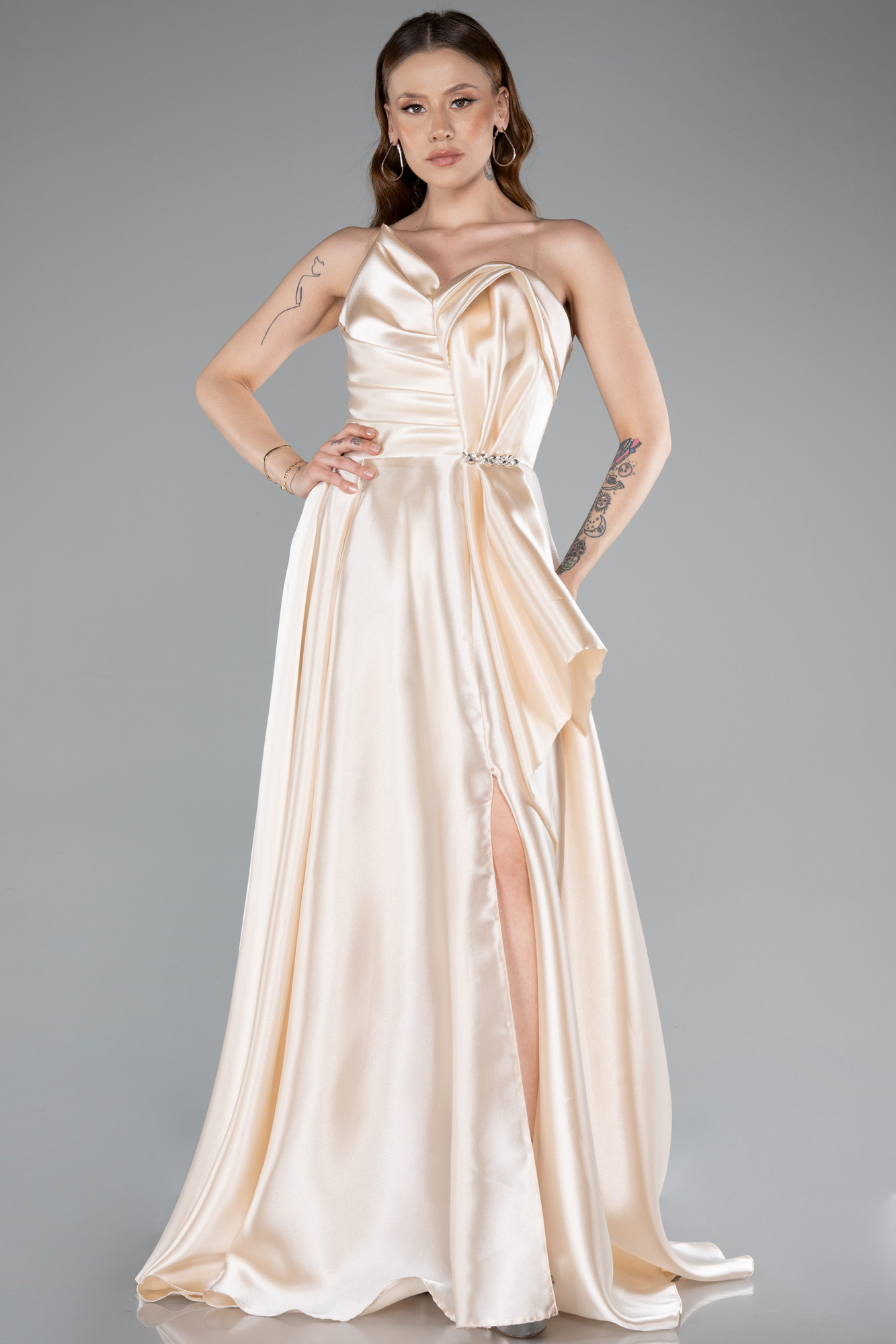 Bej Straplez Bacak Dekolteli Uzun Saten Abiye ABU5085