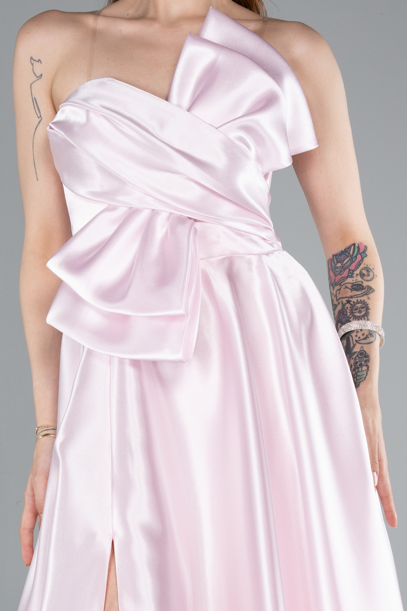 Pudra Straplez Bacak Dekolteli Uzun Saten Abiye Elbise ABU4975 - Görsel 3