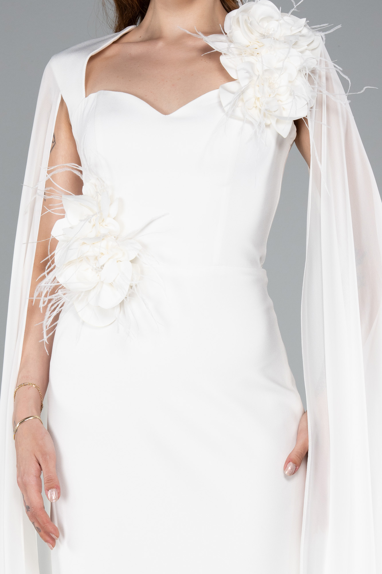 Ekru Şal Kol Çiçek Aksesuarlı Midi Davet Elbisesi ABK2355 - Görsel 3