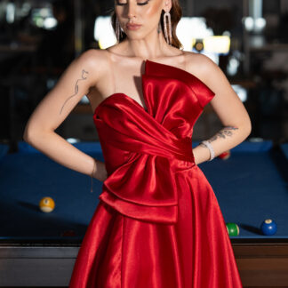 Kırmızı Straplez Bacak Dekolteli Uzun Saten Abiye Elbise ABU4975