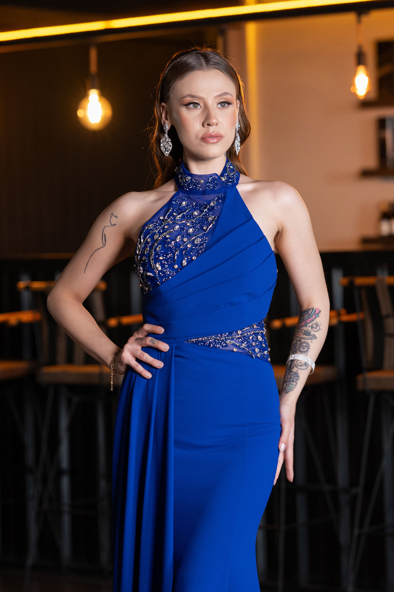 Saks Mavi Taşlı Halter Yaka Kuyruklu Uzun Balık Abiye ABU4979