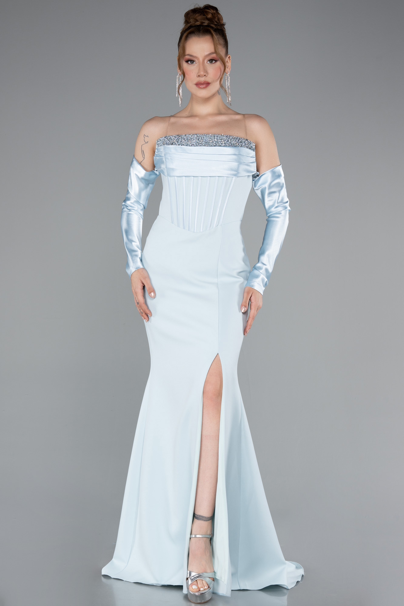 Buz Mavisi Straplez Kol Aksesuarlı Uzun Balık Abiye ABU5113