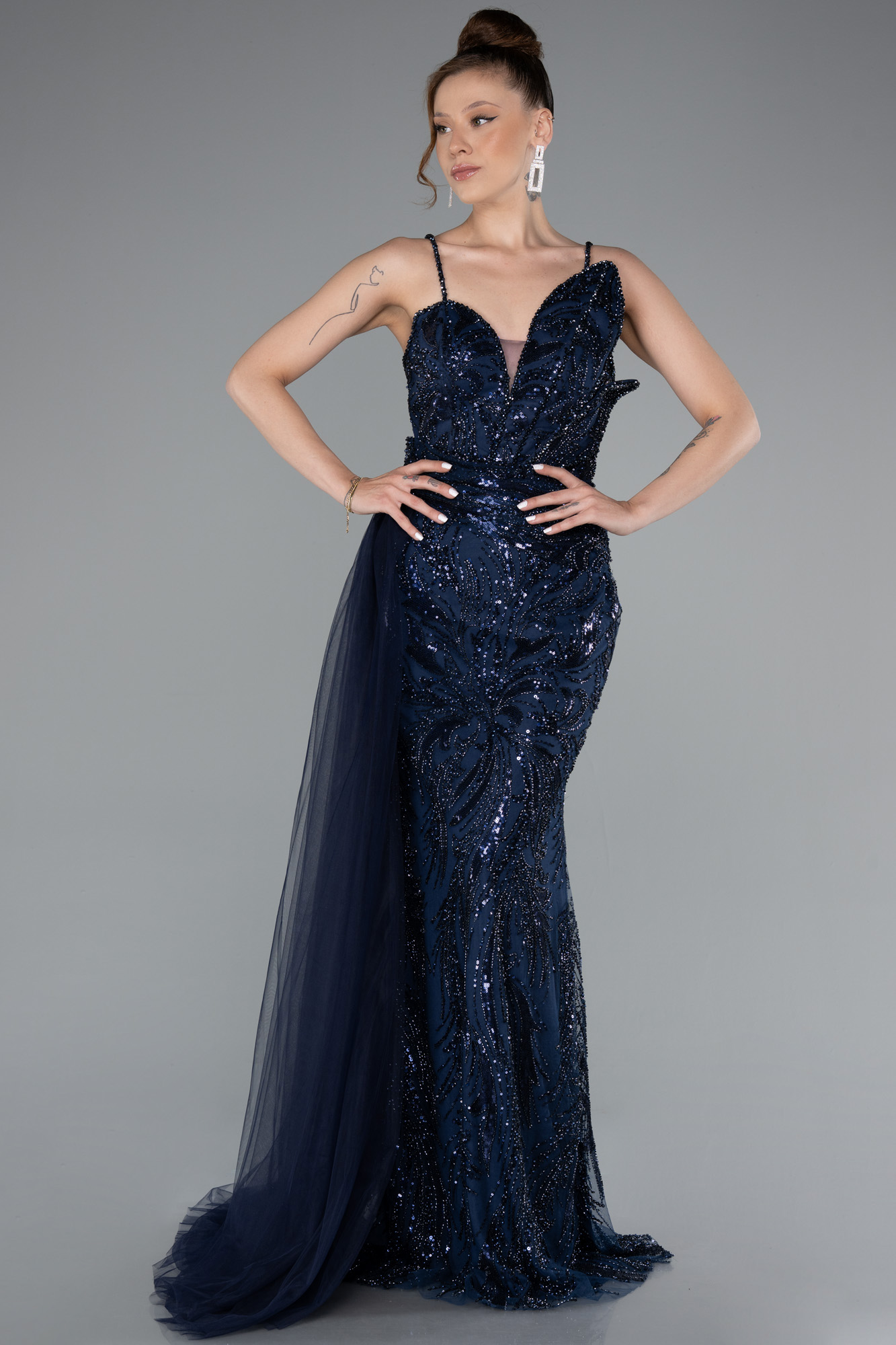 Siyah Askılı Kuyruklu Uzun Boncuklu Özel Tasarım Abiye Elbise ABU5003 - Görsel 5