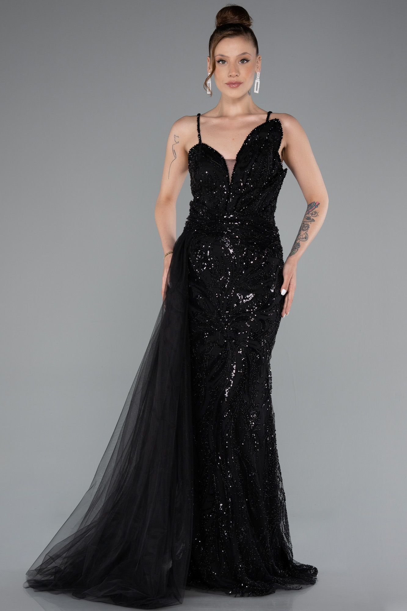 Siyah Askılı Kuyruklu Uzun Boncuklu Özel Tasarım Abiye Elbise ABU5003