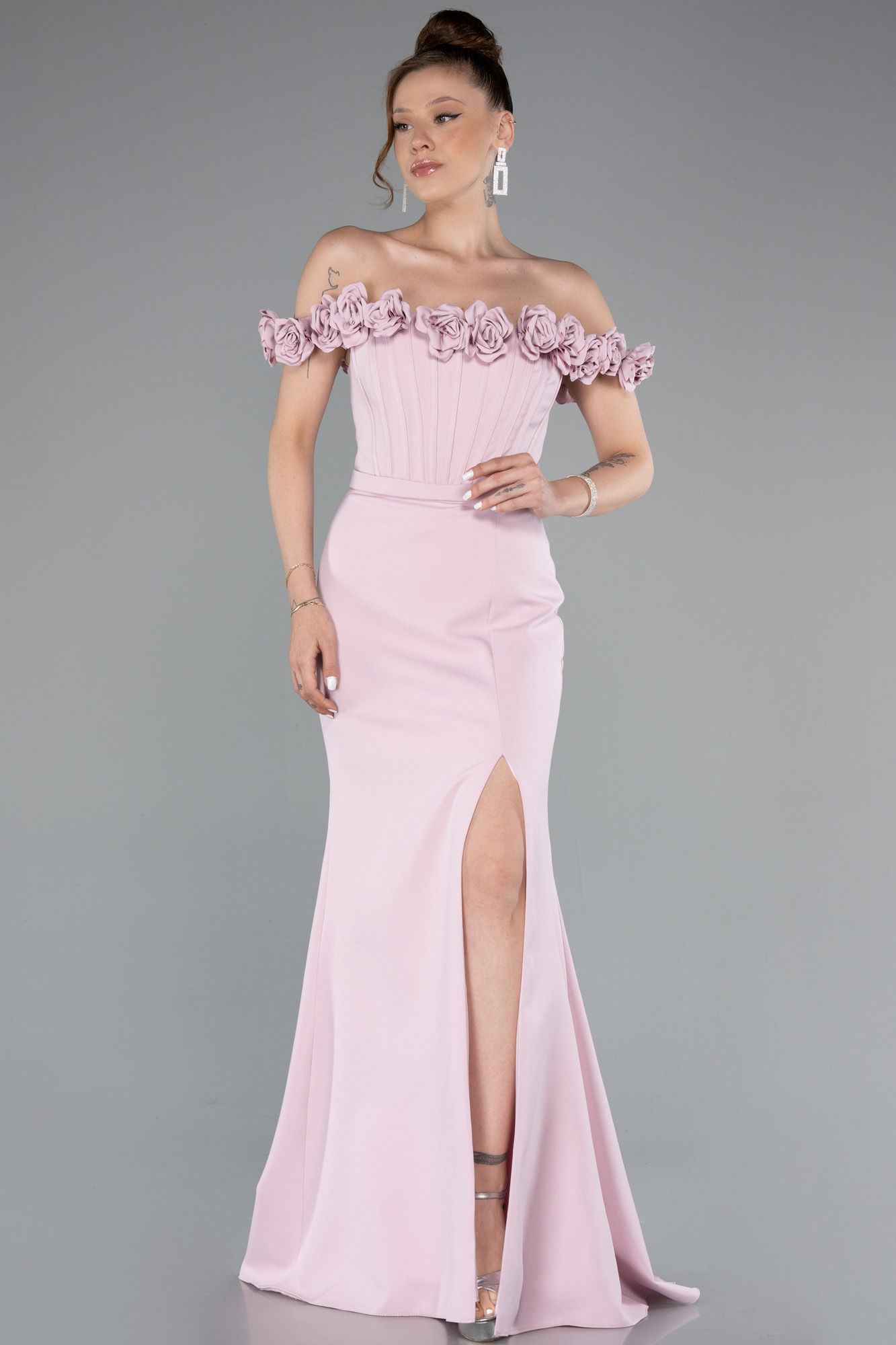 Pudra Balen Korse Çiçekli Kayık Yaka Yırtmaçlı Uzun Abiye ABU5004