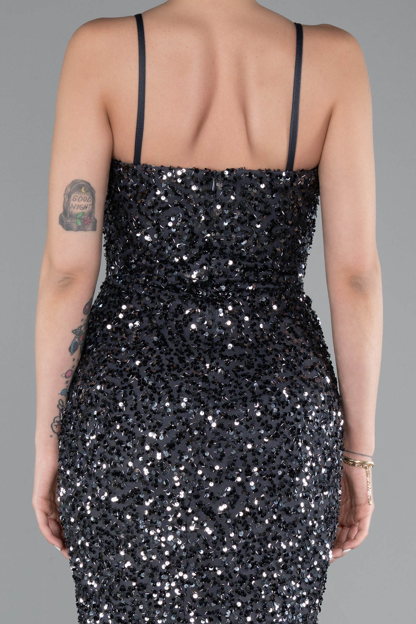 Antrasit Yırtmaçlı Göğüs Drapeli Uzun Pullu Abiye Elbise ABU4842 - Görsel 4