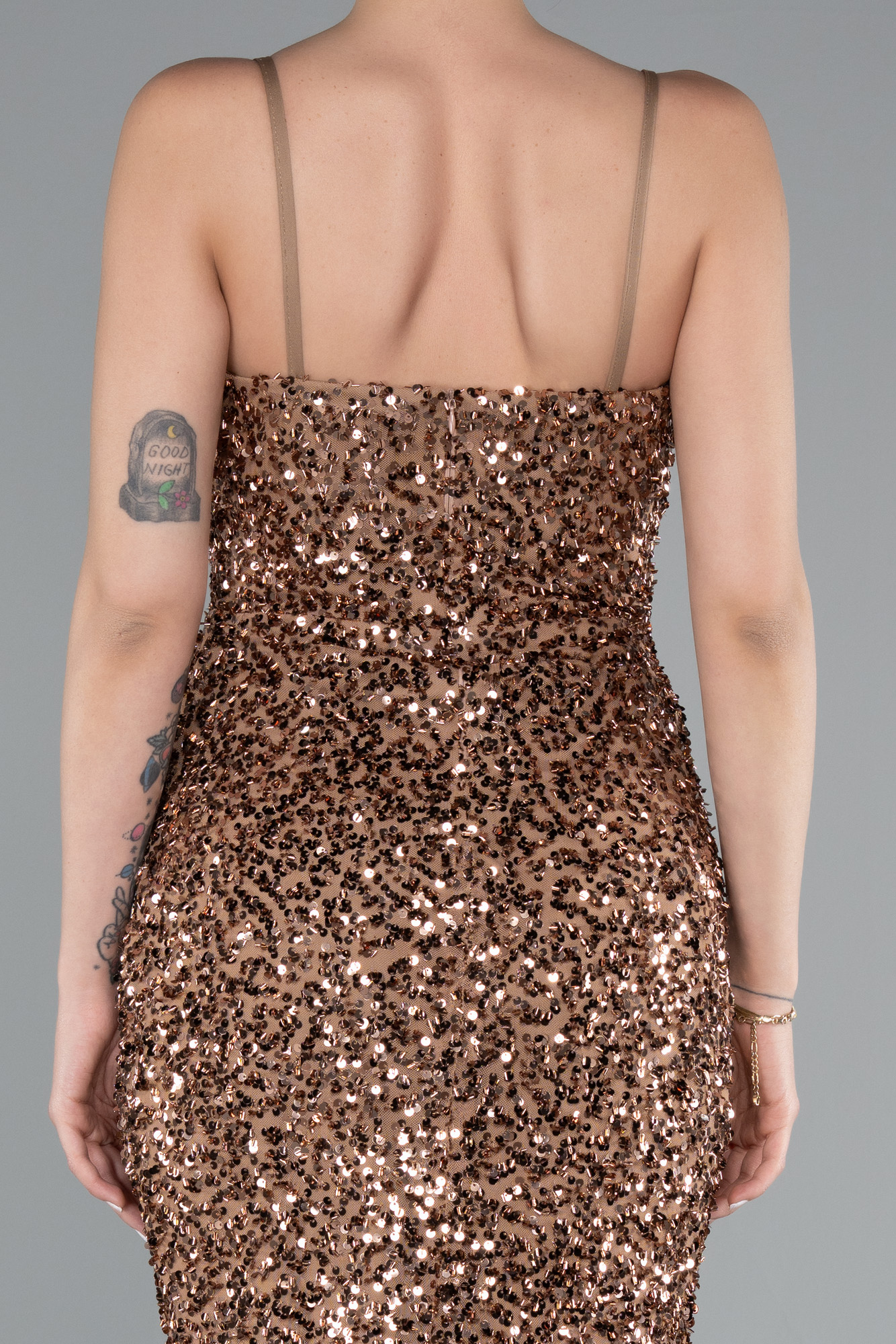 Bakır Yırtmaçlı Göğüs Drapeli Uzun Pullu Abiye Elbise ABU4842 - Görsel 4