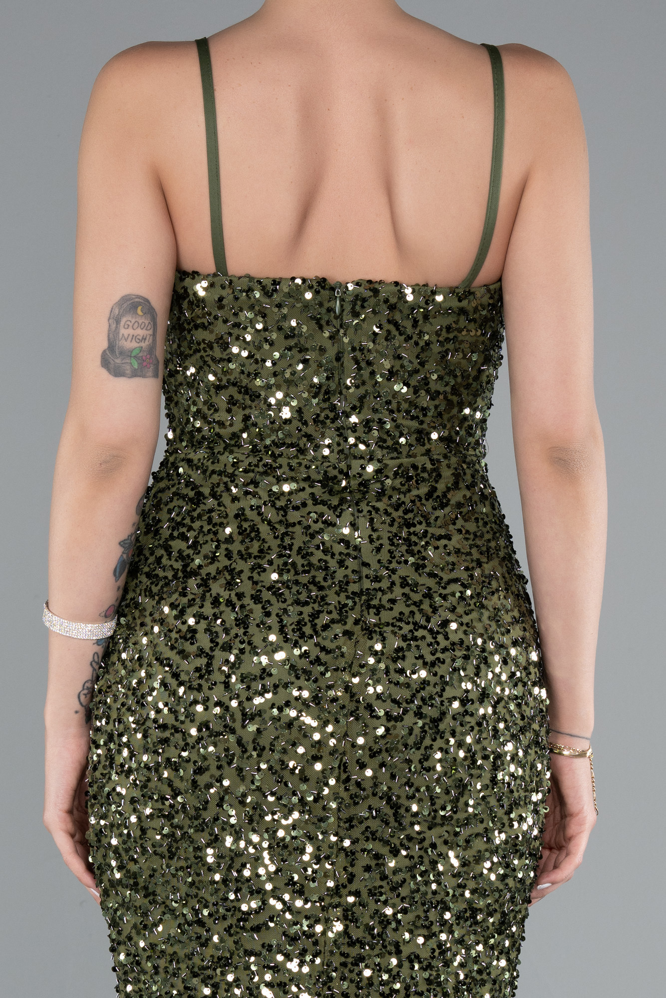 Haki Yırtmaçlı Göğüs Drapeli Uzun Pullu Abiye Elbise ABU4842 - Görsel 4