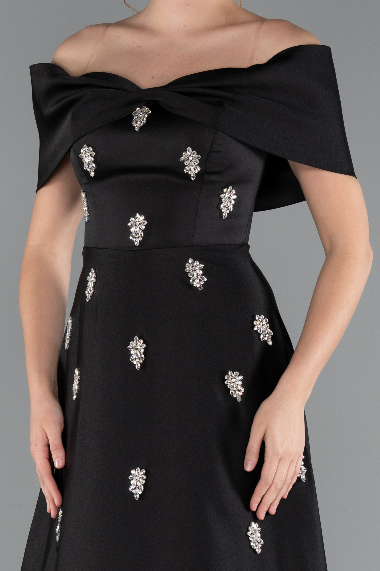 Siyah Kayık Yaka Taşlı Uzun Saten Abiye ABU5015 - Görsel 3