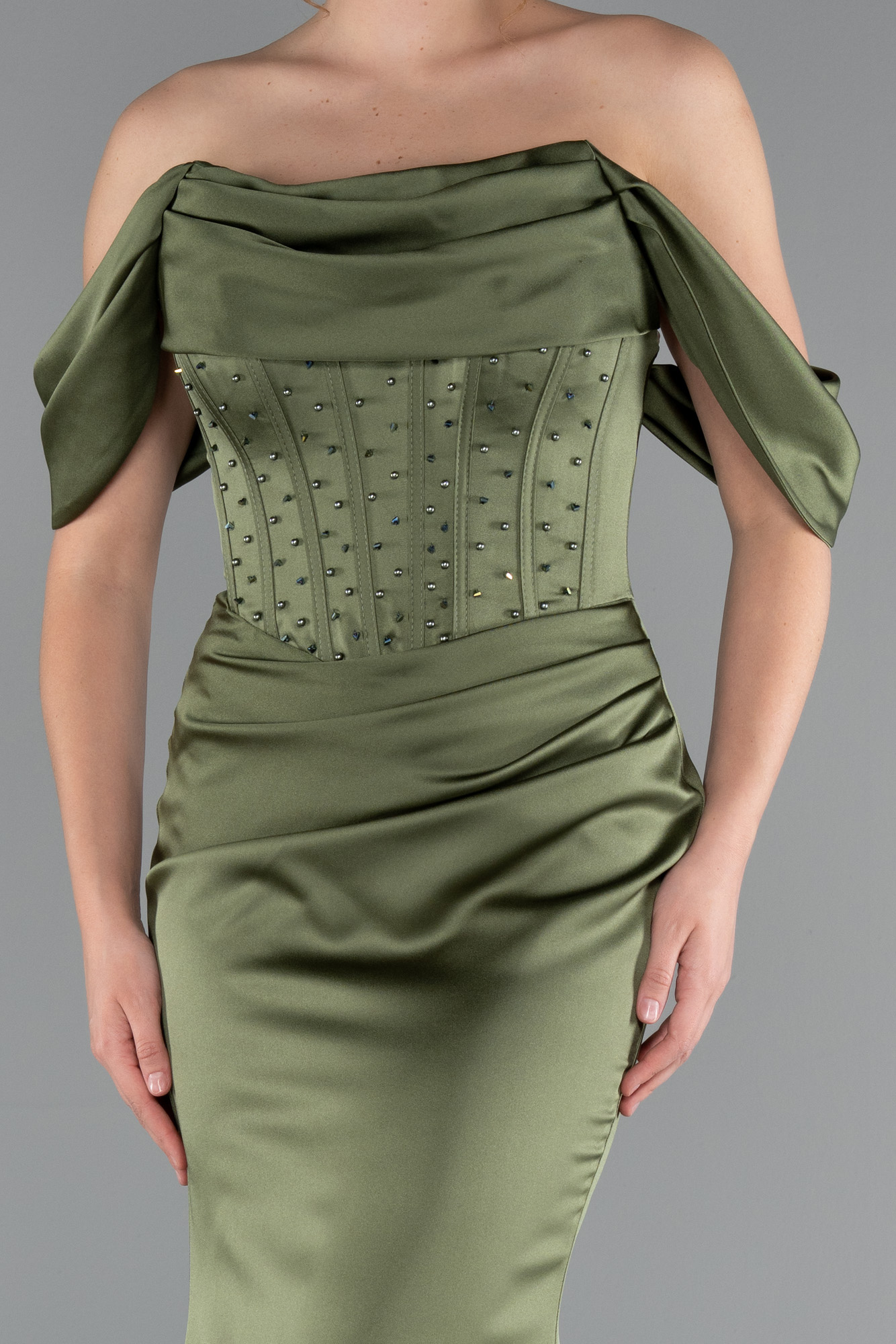 Haki Kayık Yaka Taşlı Balen Korse Detay Uzun Saten Abiye ABU5017 - Görsel 3