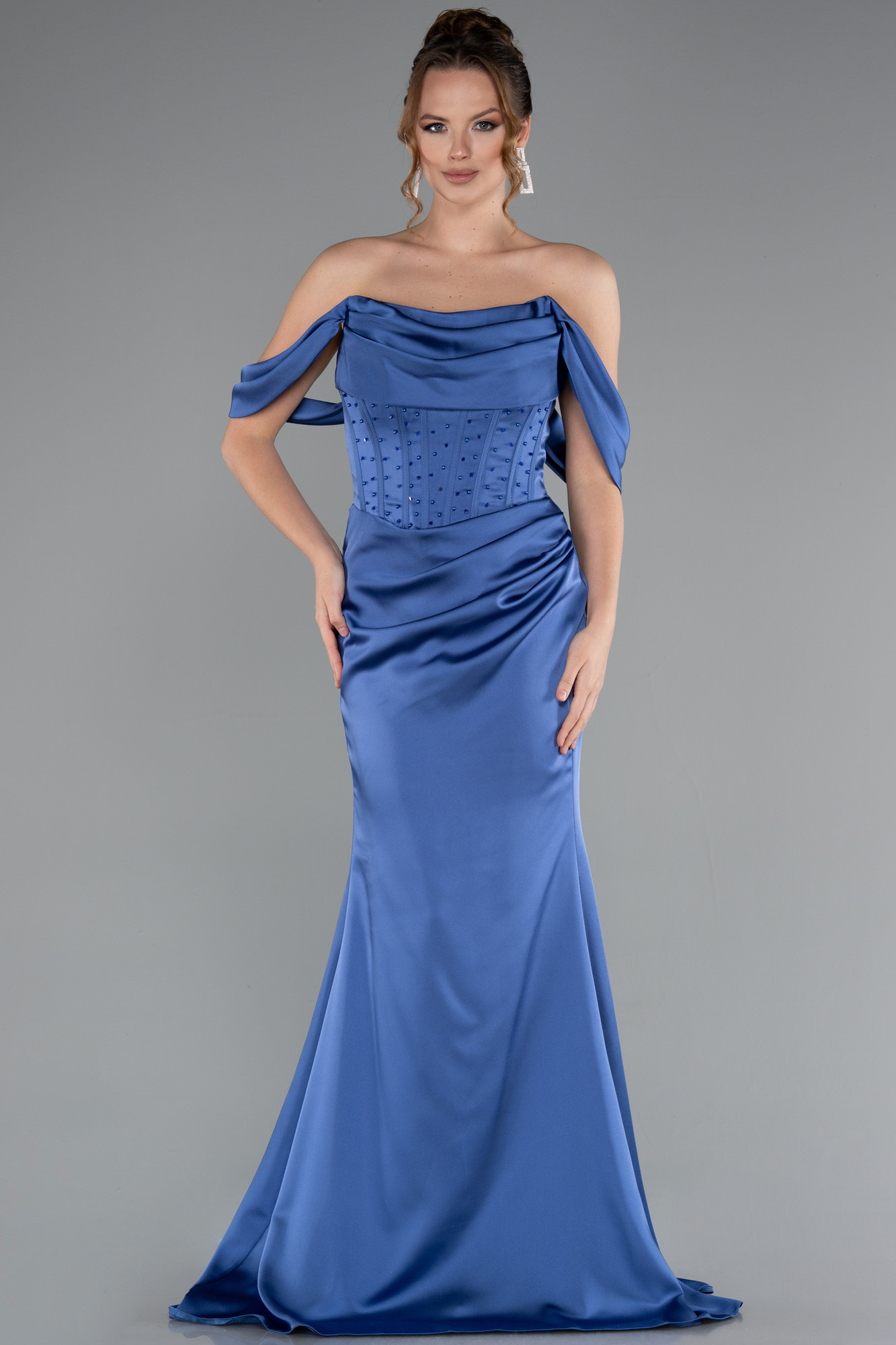 İndigo Kayık Yaka Taşlı Balen Korse Detay Uzun Saten Abiye ABU5017