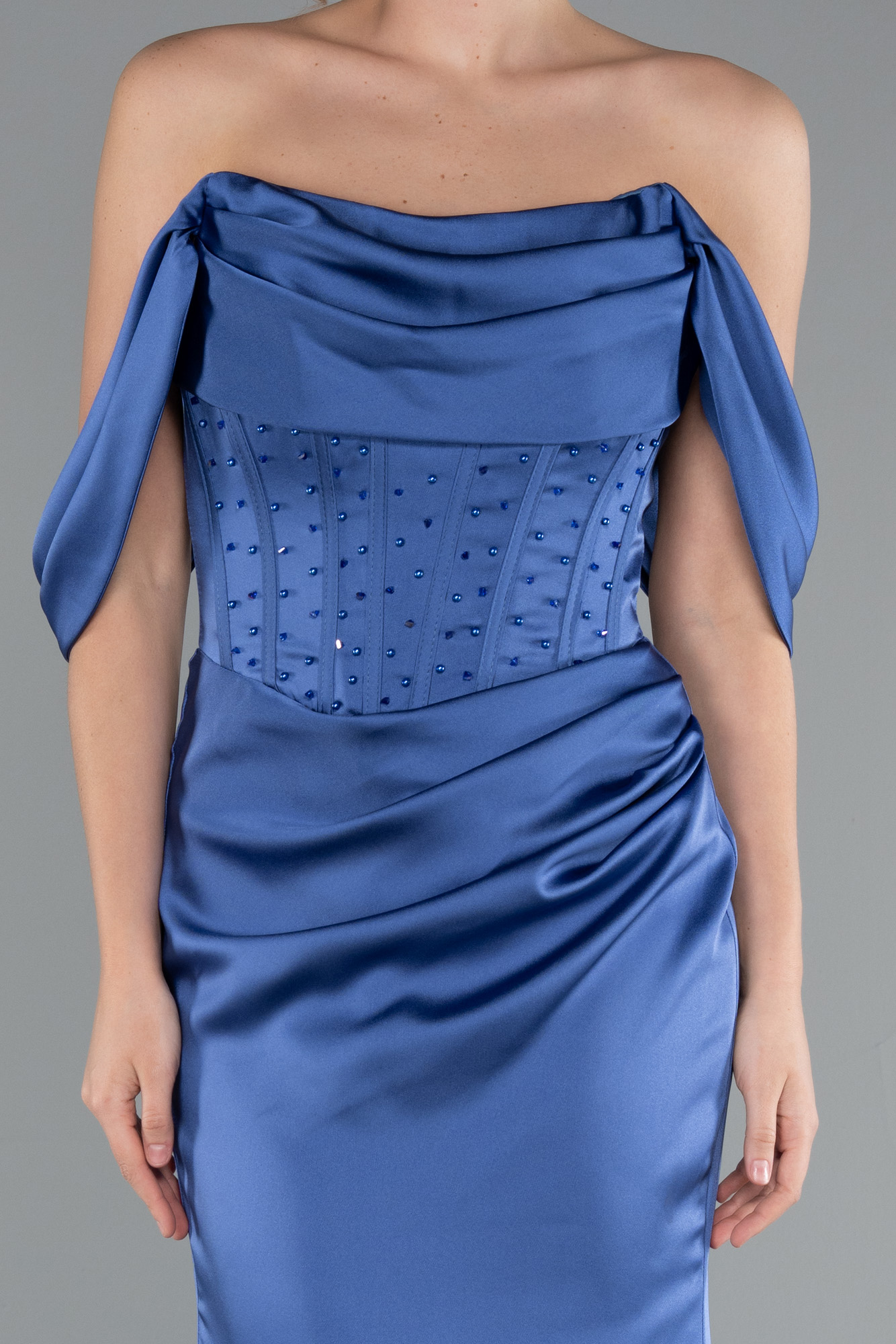 İndigo Kayık Yaka Taşlı Balen Korse Detay Uzun Saten Abiye ABU5017 - Görsel 3