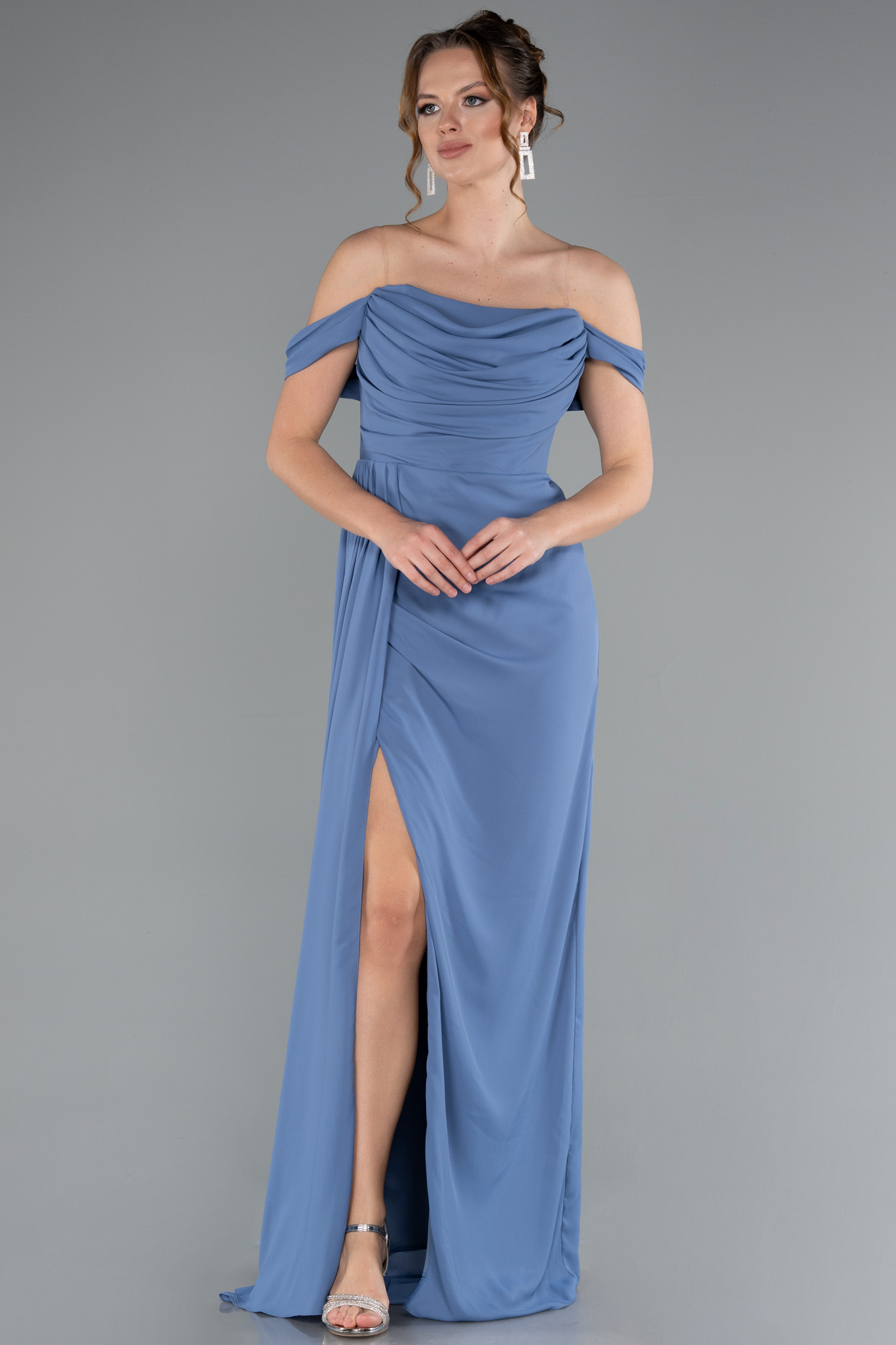 İndigo Kayık Yaka Yırtmaçlı Uzun Şifon Abiye Elbise ABU4925